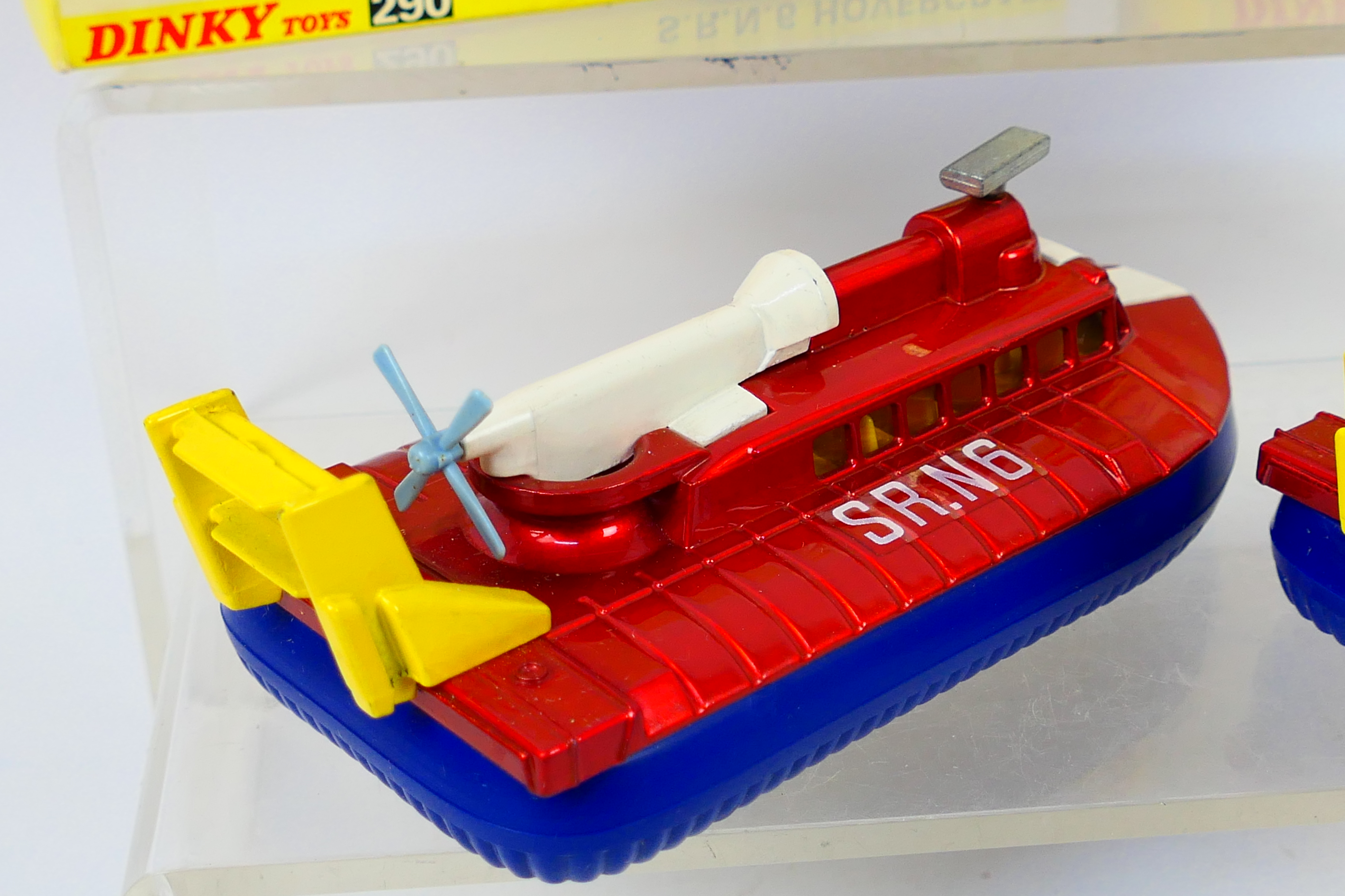 Dinky - 2 x boxed S.R.N.6 hovercraft models # 290. - Image 4 of 11