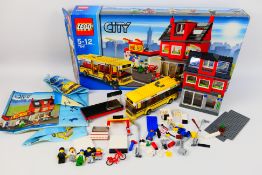 Lego - Lego City - A boxed Lego City #7641 Corner Pizza Shop, Bike Shop,