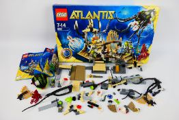 Lego - A boxed #8061 Atlantis Squid Gateway Lego set - Comes with instruction manuals #1 and #2.