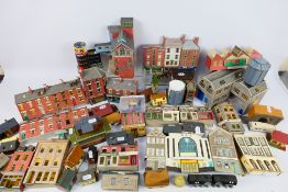Bachmann - Grafar - Arnold - A quantity of railway layout building in OO scale in card,