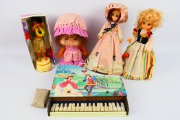 Linea Zero - Anekona - A group of vintage dolls including a Linea Zero bobble head doll lamp,