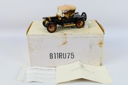 Franklin Mint - A boxed 1:24 scale die-cast 1910 Cadillac Model Thirty by Franklin Mint - Model
