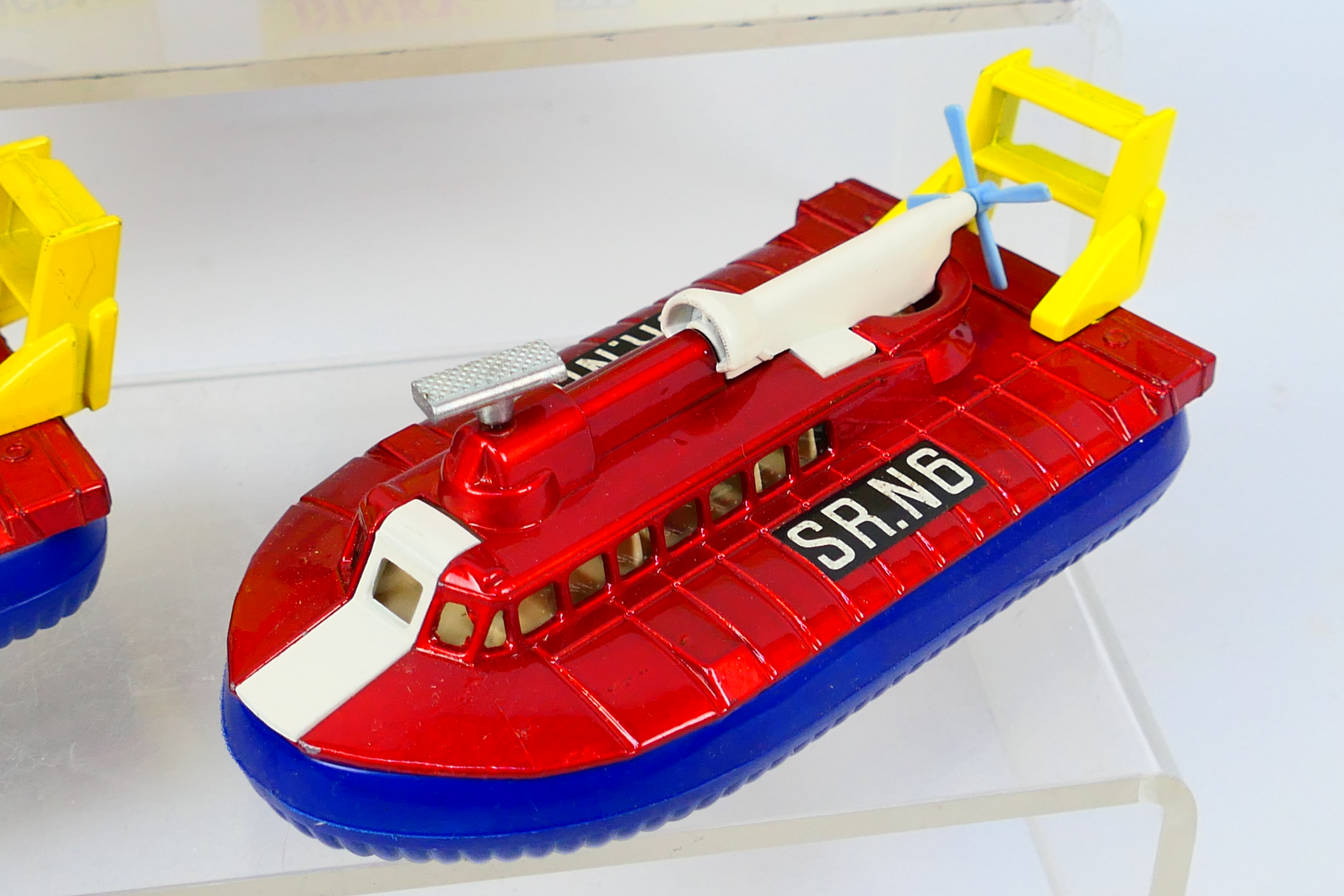 Dinky - 2 x boxed S.R.N.6 hovercraft models # 290. - Image 3 of 11