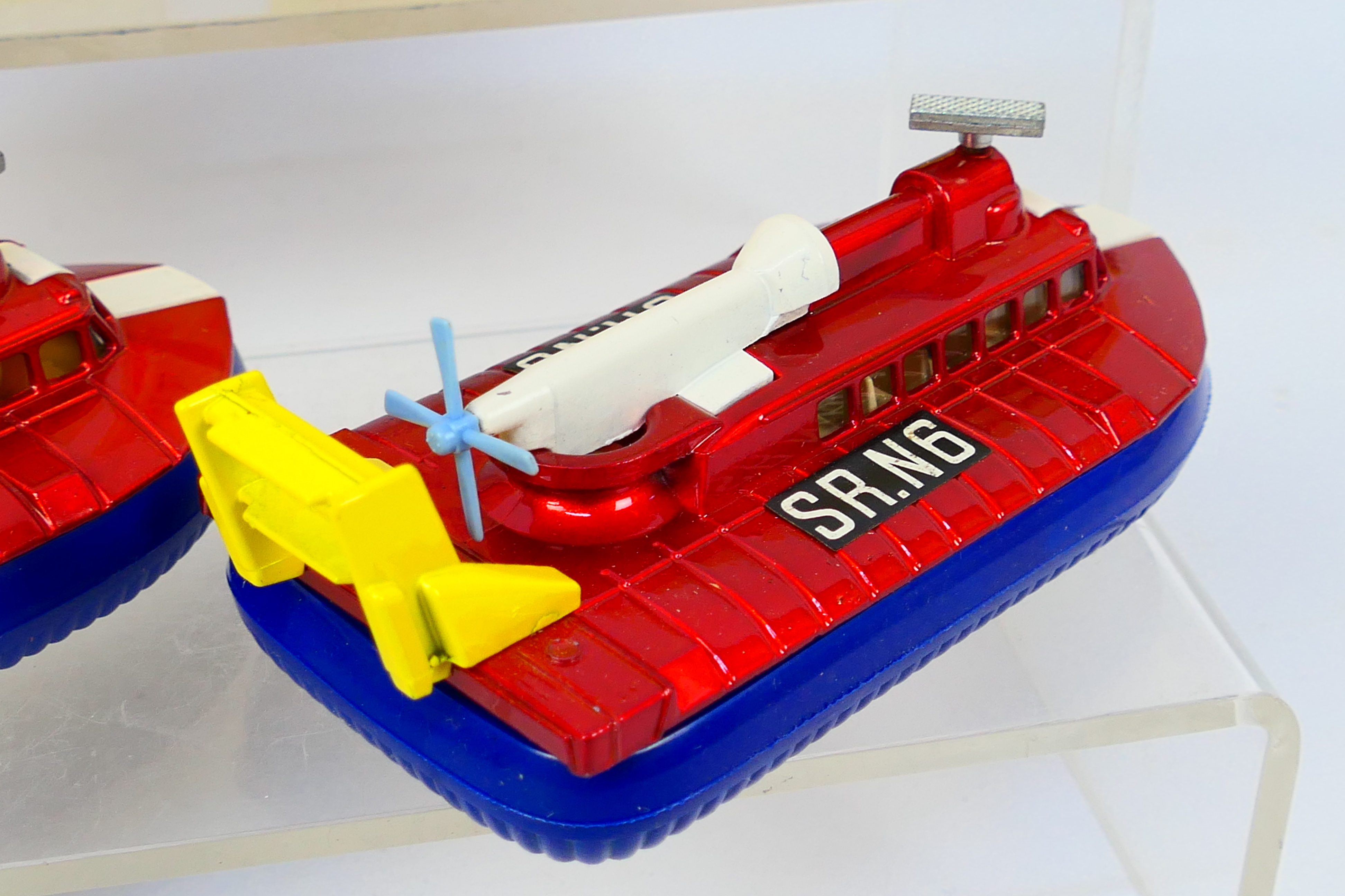 Dinky - 2 x boxed S.R.N.6 hovercraft models # 290. - Image 5 of 11