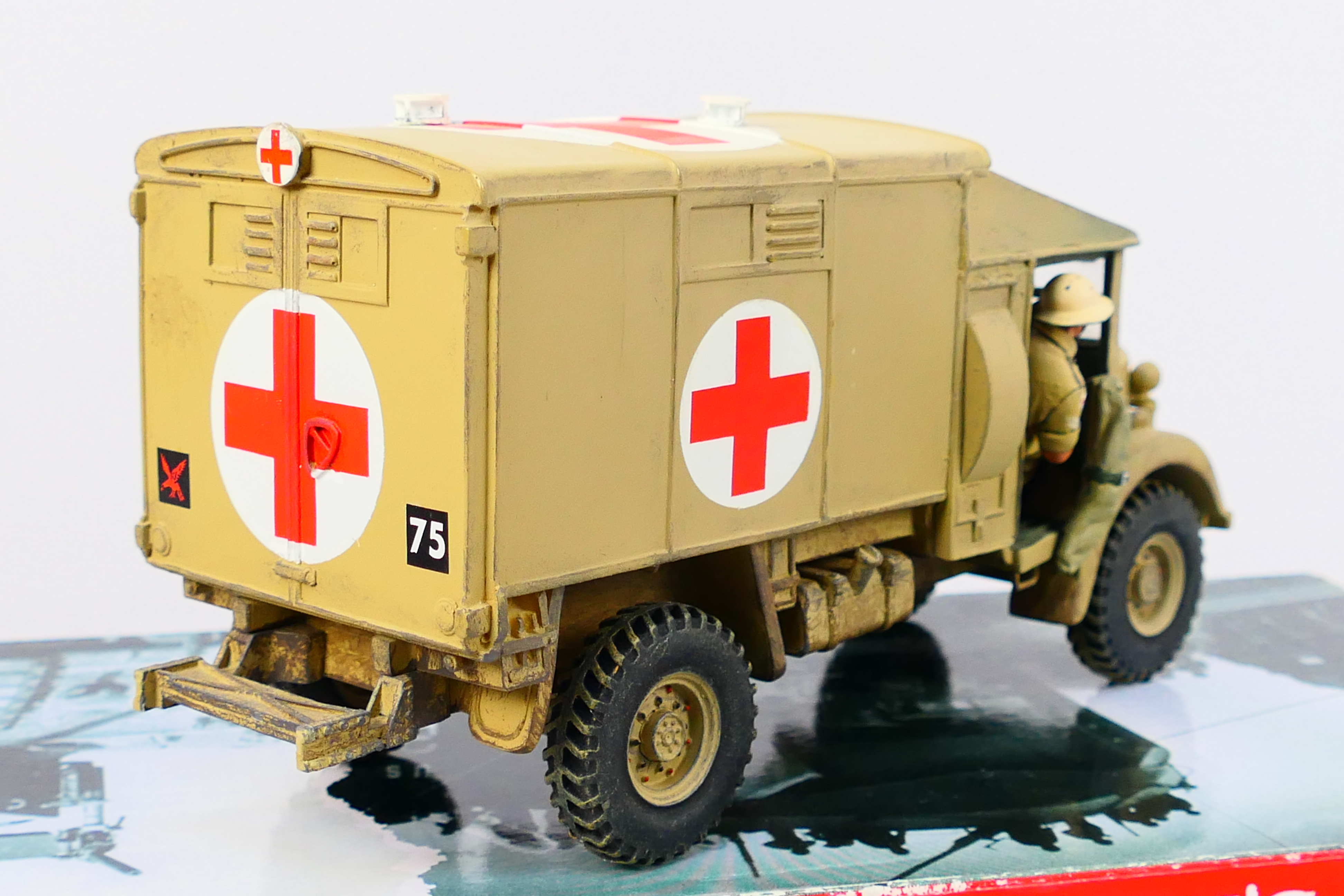 King & Country - A boxed King & Country '8th Army' series EA27 Desert Austin K2 Ambulance with - Image 5 of 7