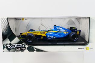 Hot Wheels - A boxed 1:18 scale Hot Wheels 'Racing' G9730 Renault R25 F1 diecast racing car.