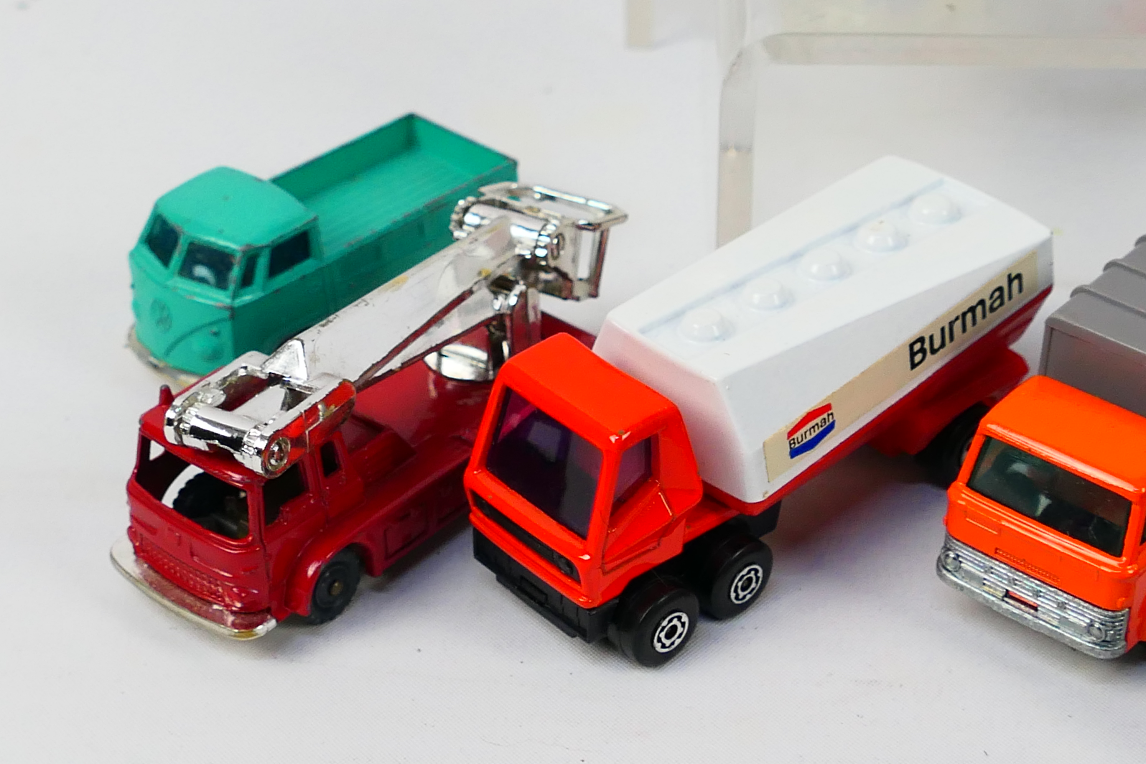 Corgi - Matchbox - Husky - Minix - A group of unboxed vehicles including Ford refuse truck # 7, - Image 6 of 8