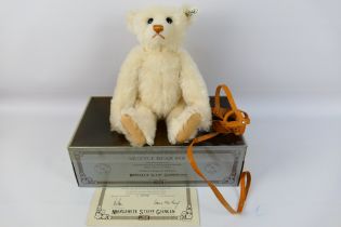 Steiff - A boxed Limited Edition Steiff replica 'Muzzle Bear 1908'.