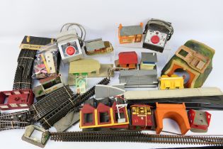 Hornby - Tri-ang - A collection of OO gauge items including track sections, points, buildings,