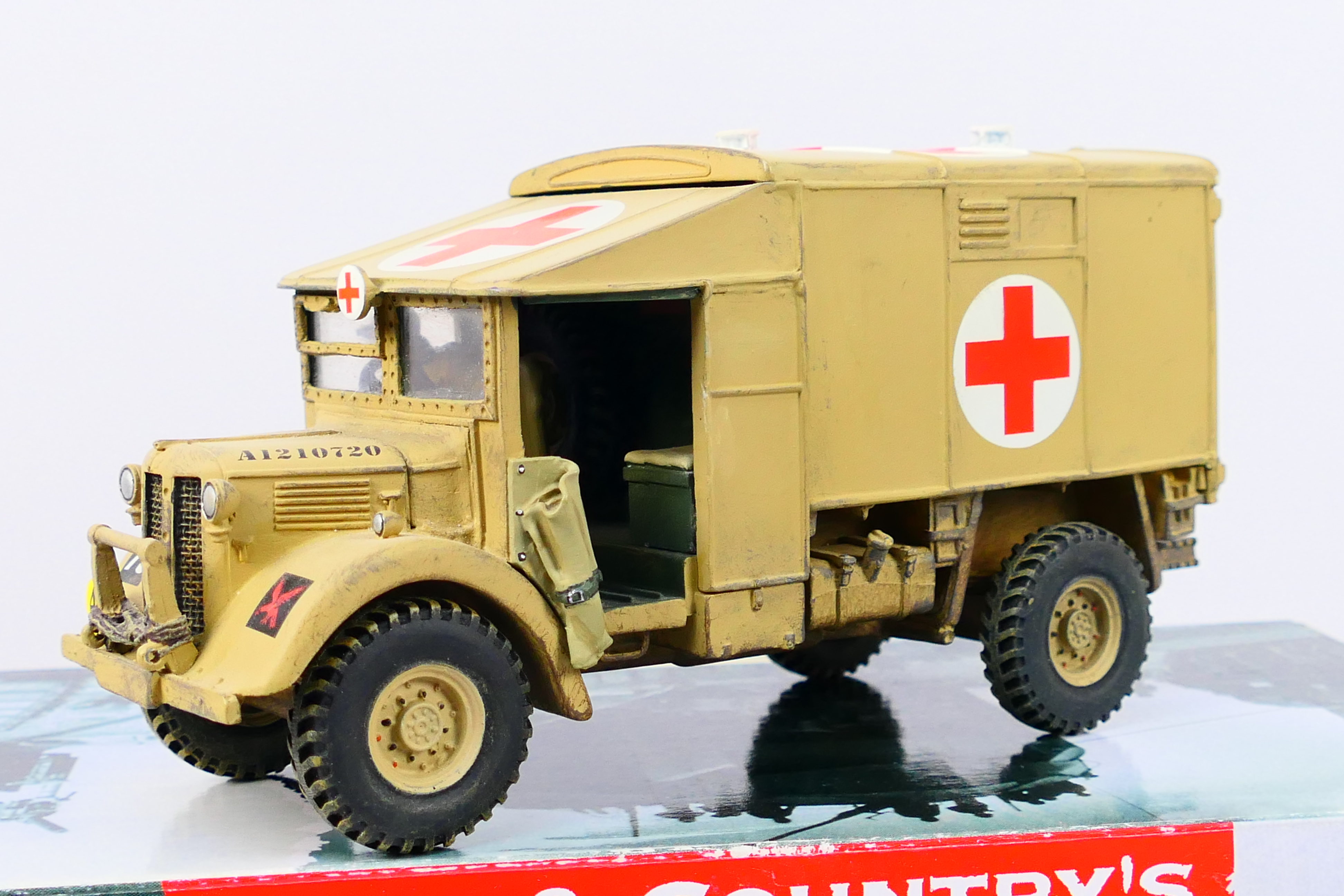 King & Country - A boxed King & Country '8th Army' series EA27 Desert Austin K2 Ambulance with - Image 2 of 7