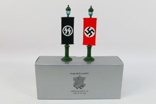 King & Country - A boxed King & Country 'Leibstandarte' series LAH41 German Lamposts.