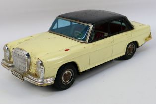 Daiya (Japan) - An unboxed Japanese made tinplate friction powered Mercedes Benz 250S Saloon by