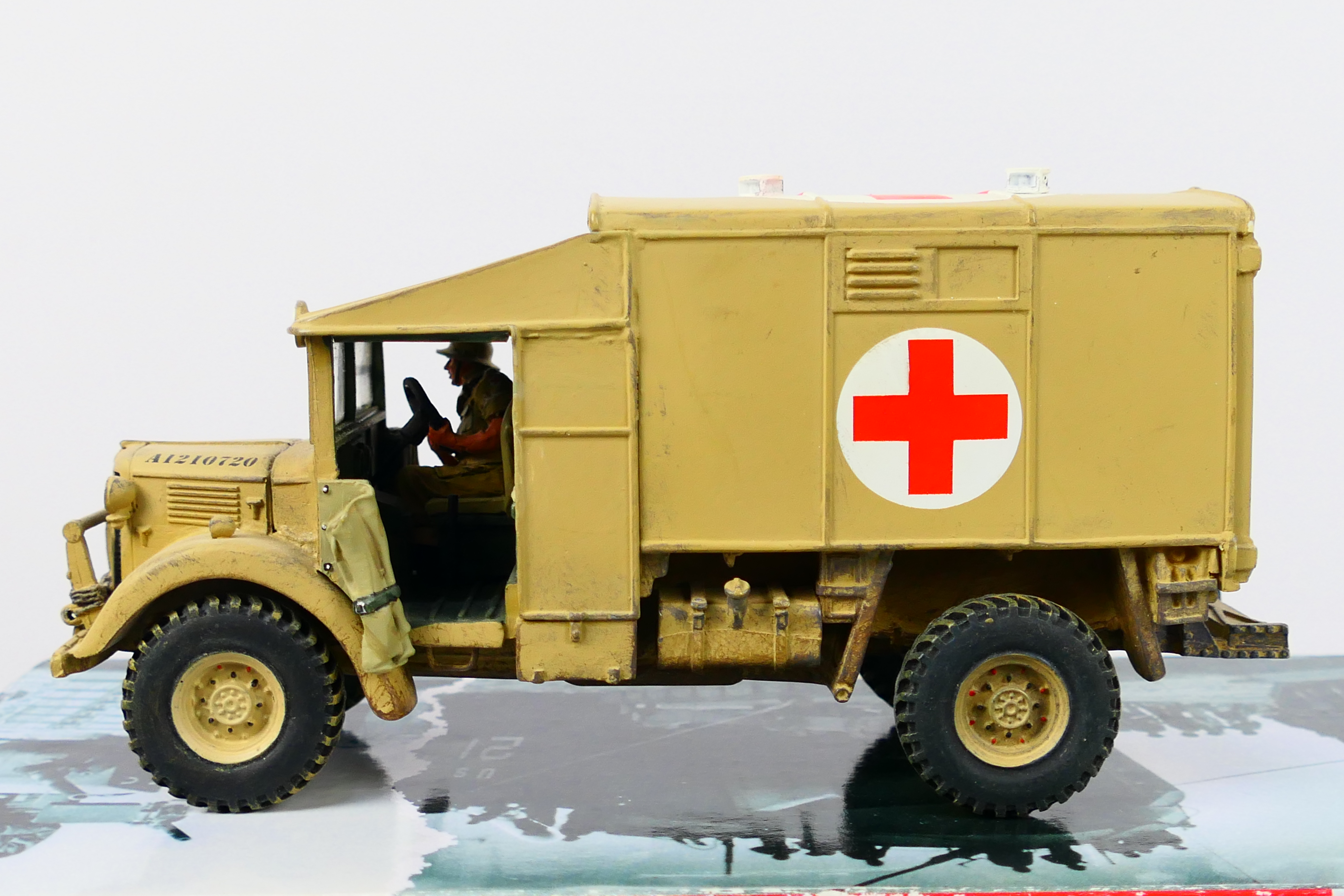 King & Country - A boxed King & Country '8th Army' series EA27 Desert Austin K2 Ambulance with - Image 6 of 7