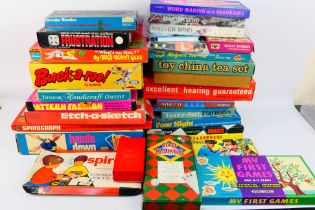 Spears Games - Ideal - Denys Fisher - Others -m A large group of vintage children's board games,