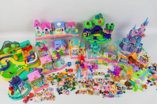 Polly Pocket - Bluebird - An unboxed collection of vintage mainly 1990's 'Polly Pocket' playsets /
