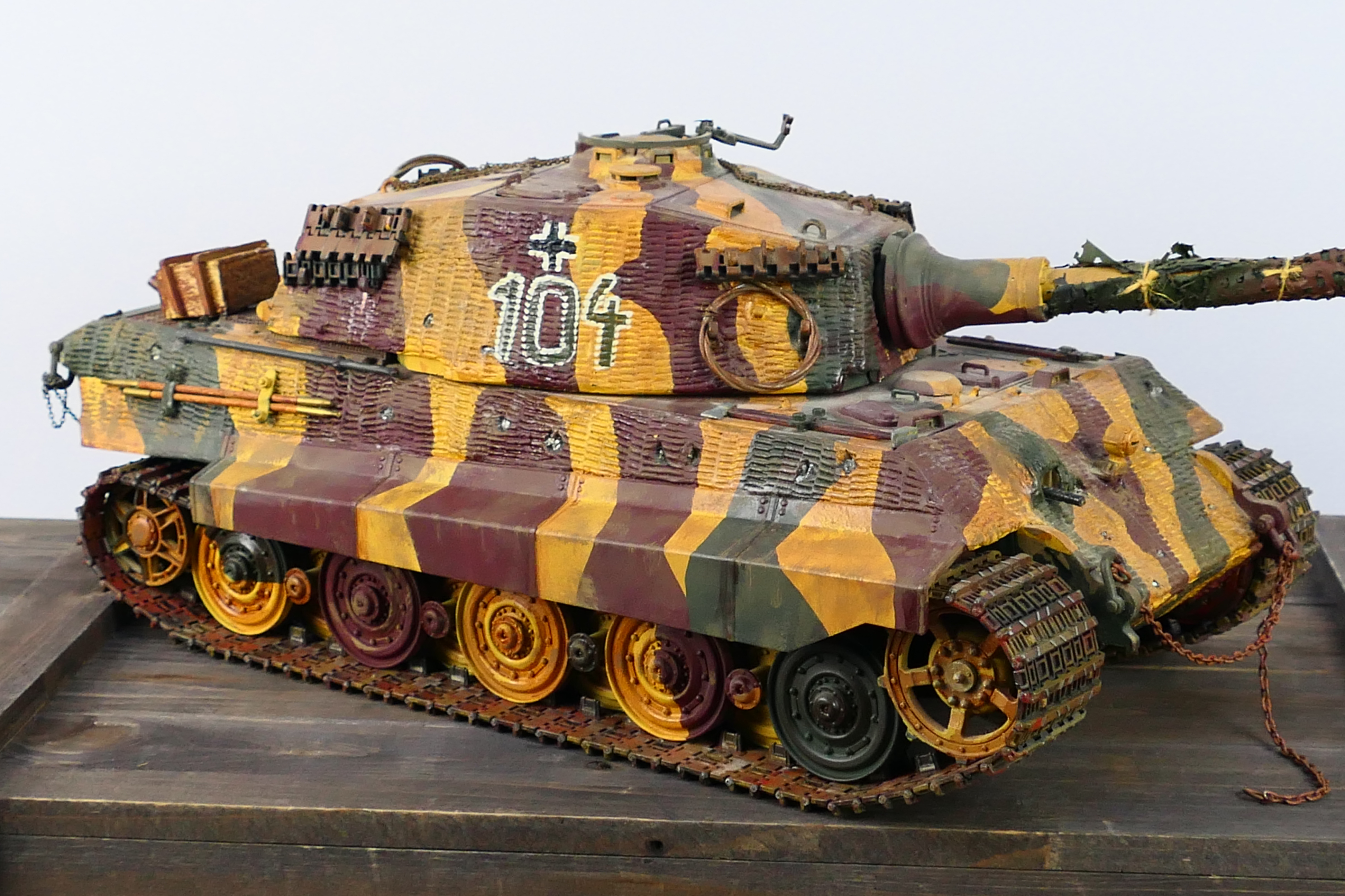 Torro - A 1:16 scale battery powered radio controlled WW2 Konigstiger (Tiger II) Sd.Kfz.182 tank . - Image 3 of 14