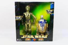 Hasbro - Kenner - Star Wars - A Star Wars action figure set comprising of C-3PO and R2-D2.