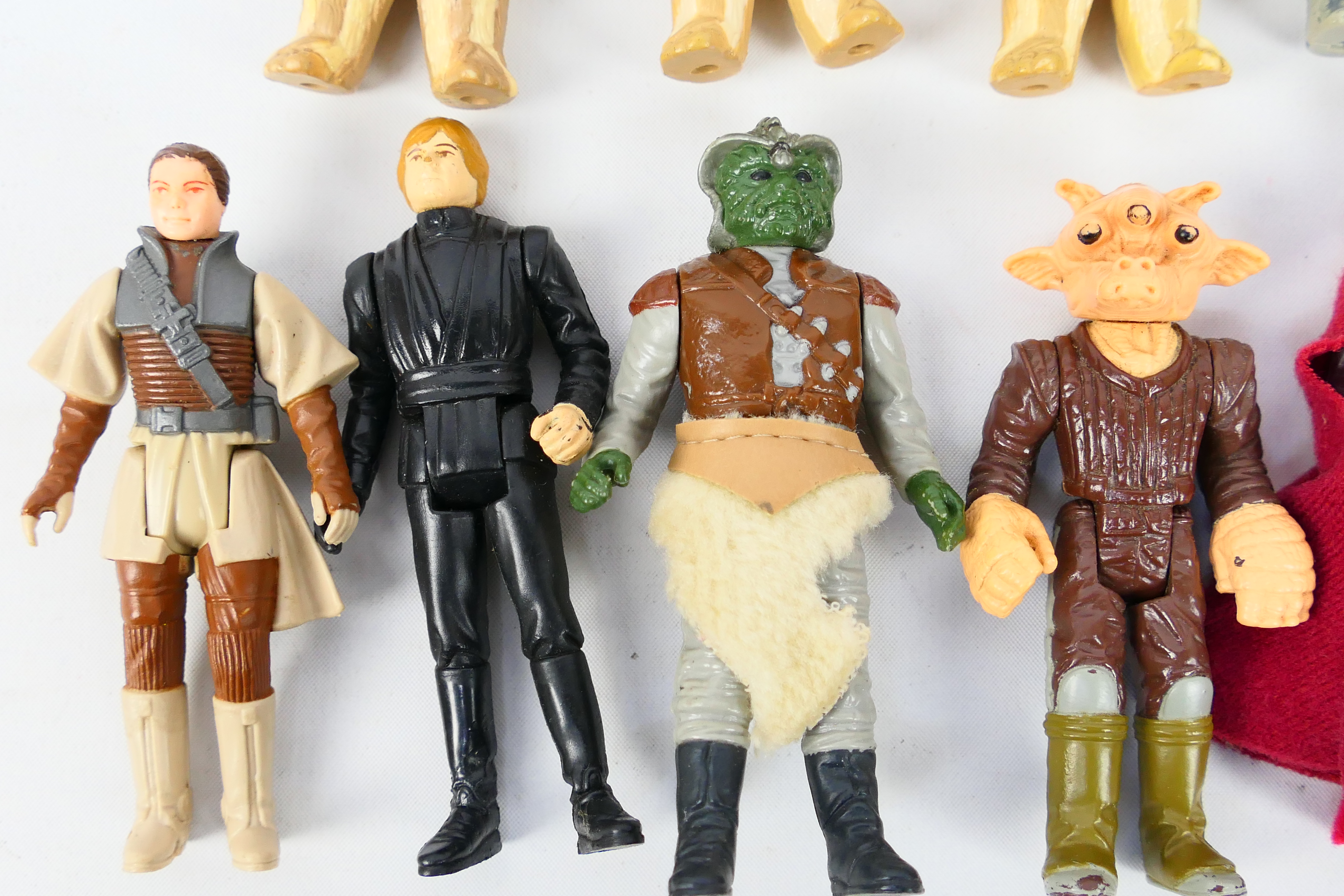 Kenner - Star Wars - A Collection of twelve Vintage Star Wars Figures from 1983 comprising of Chief - Image 2 of 11