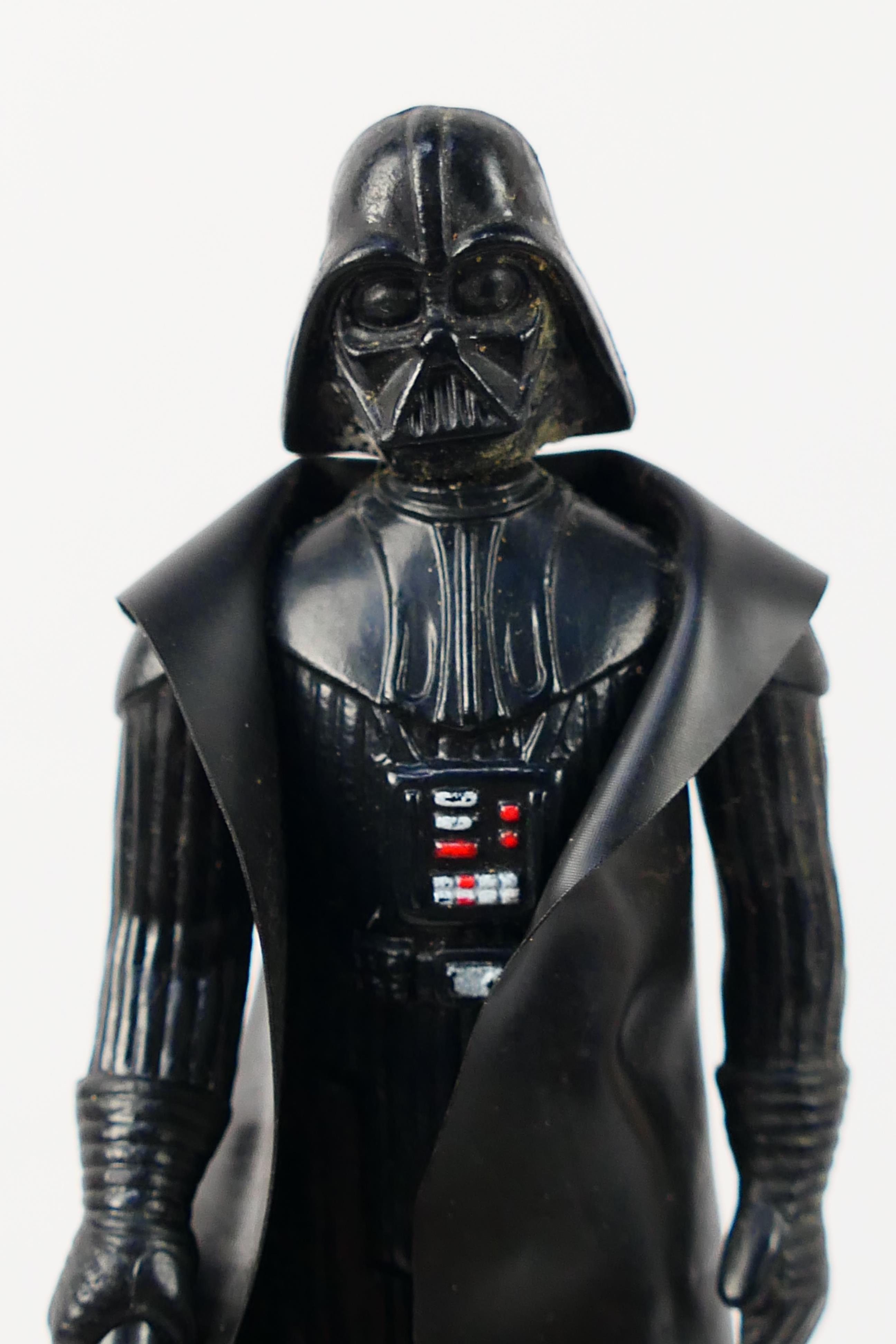 Kenner - Star Wars - A Vintage Star Wars Figure of Darth Vader from 1977 including his working and - Image 2 of 4