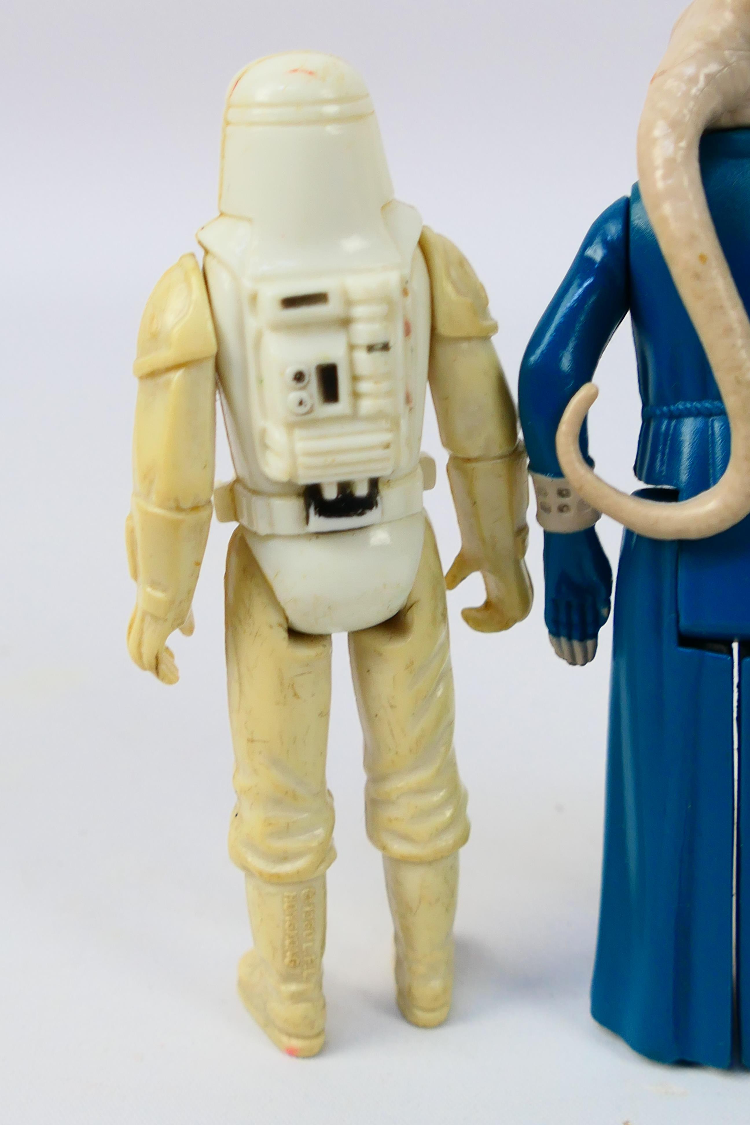 Kenner - Star Wars - A set of three vintage Star Wars action figures comprising of a Snowtrooper - Image 6 of 8