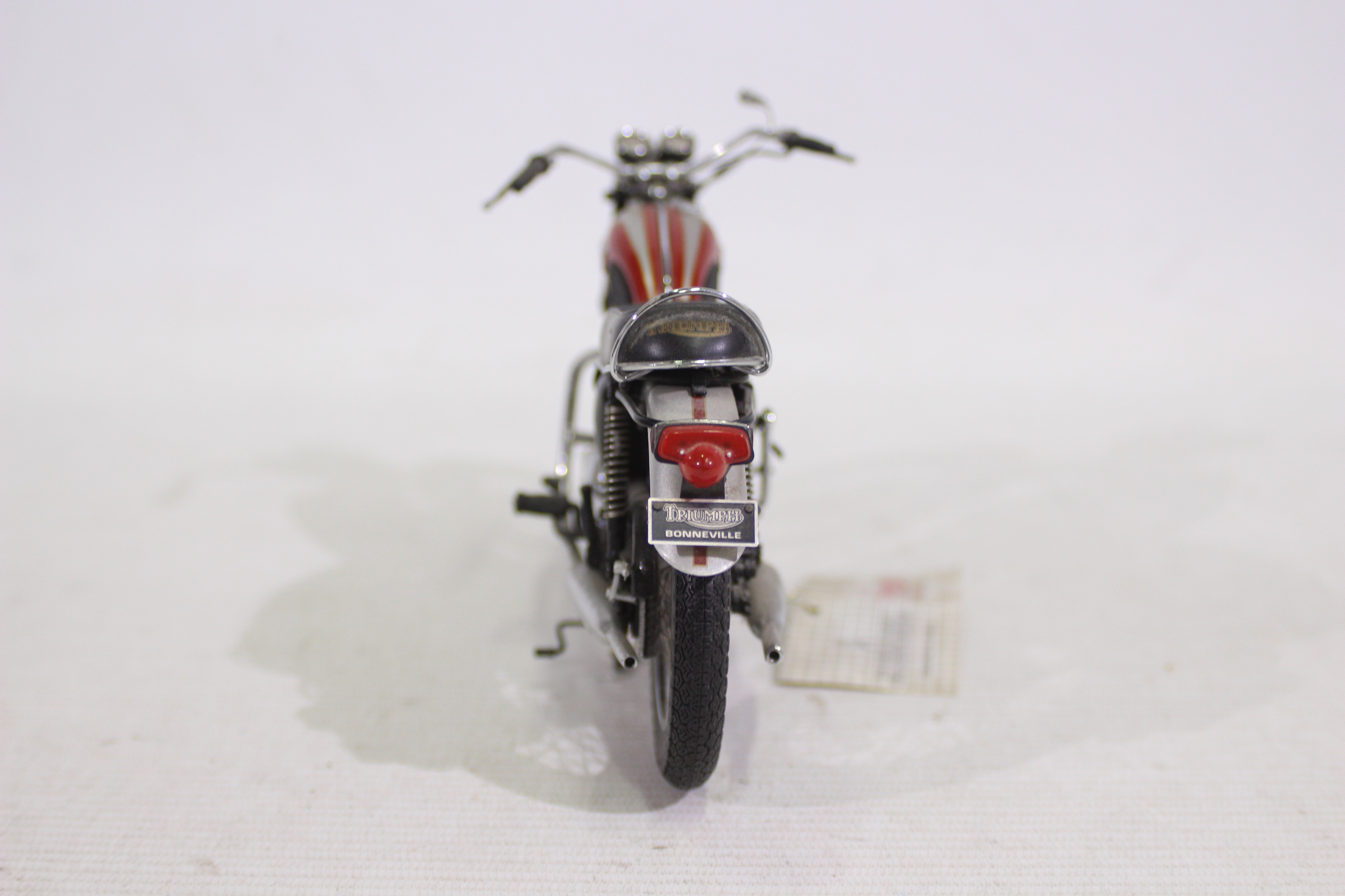 Franklin Mint Precision Models - A Franklin Mint Diecast 1:10 model of a 1969 Triumph Bonneville - Image 10 of 10