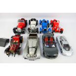 Bburago - Schuco - Maisto - An unboxed group of diecast and tinplate model vehicles in various