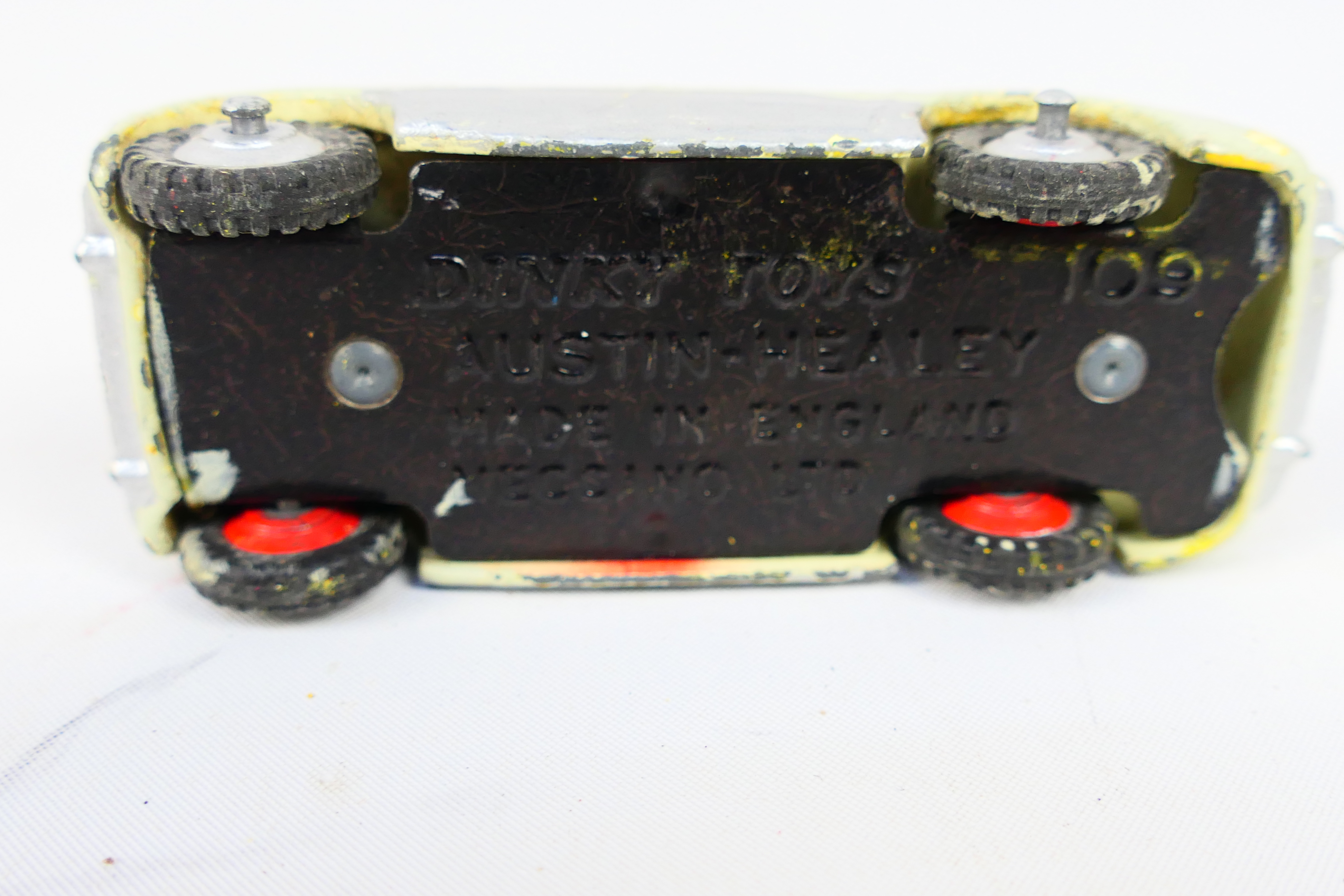 Dinky Toys - A group of repainted Dinky Toys including #109 Austin Healey; #480 Bedford Van; - Image 20 of 20