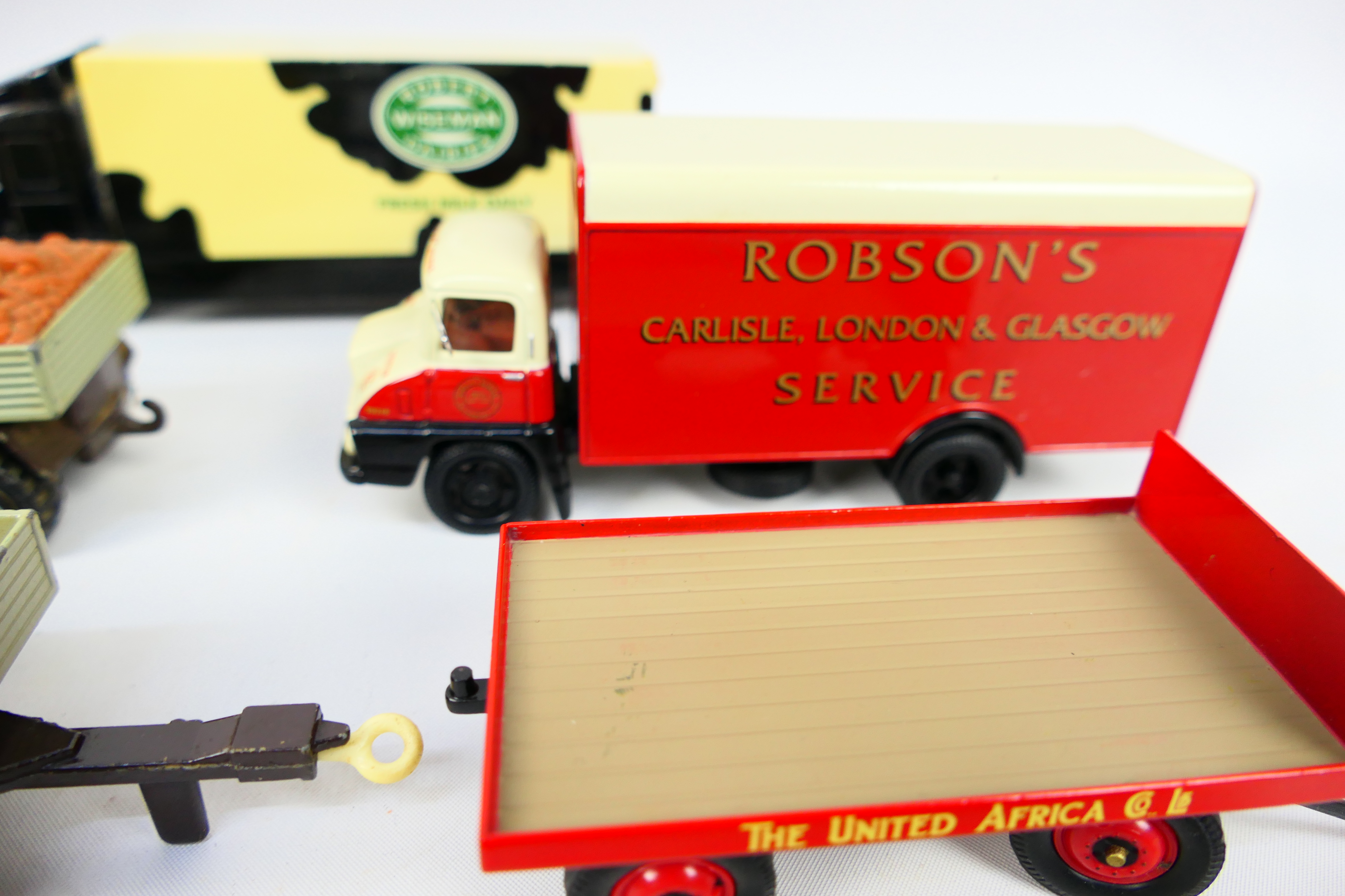 Corgi - An assortment of nine unboxed Diecast Corgi Flatbed wagon and vans comprising of a Wynn's - Image 12 of 20