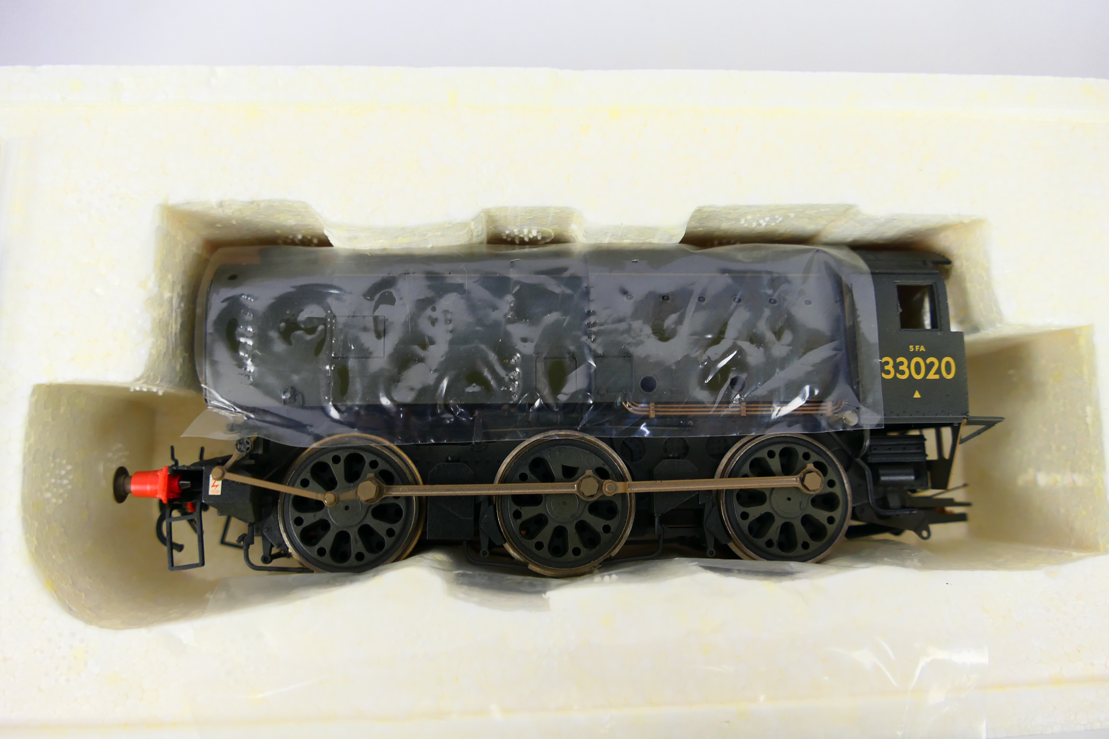 Hornby - A boxed Hornby SUPER DETAIL R2344B DCC READY OO gauge 0-6-0 Class Q1 steam locomotive and - Image 5 of 6