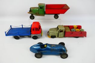 Tri-ang - Kleeware - Tudor Rose - A group of vintage vehicles including a pressed metal Tri-ang