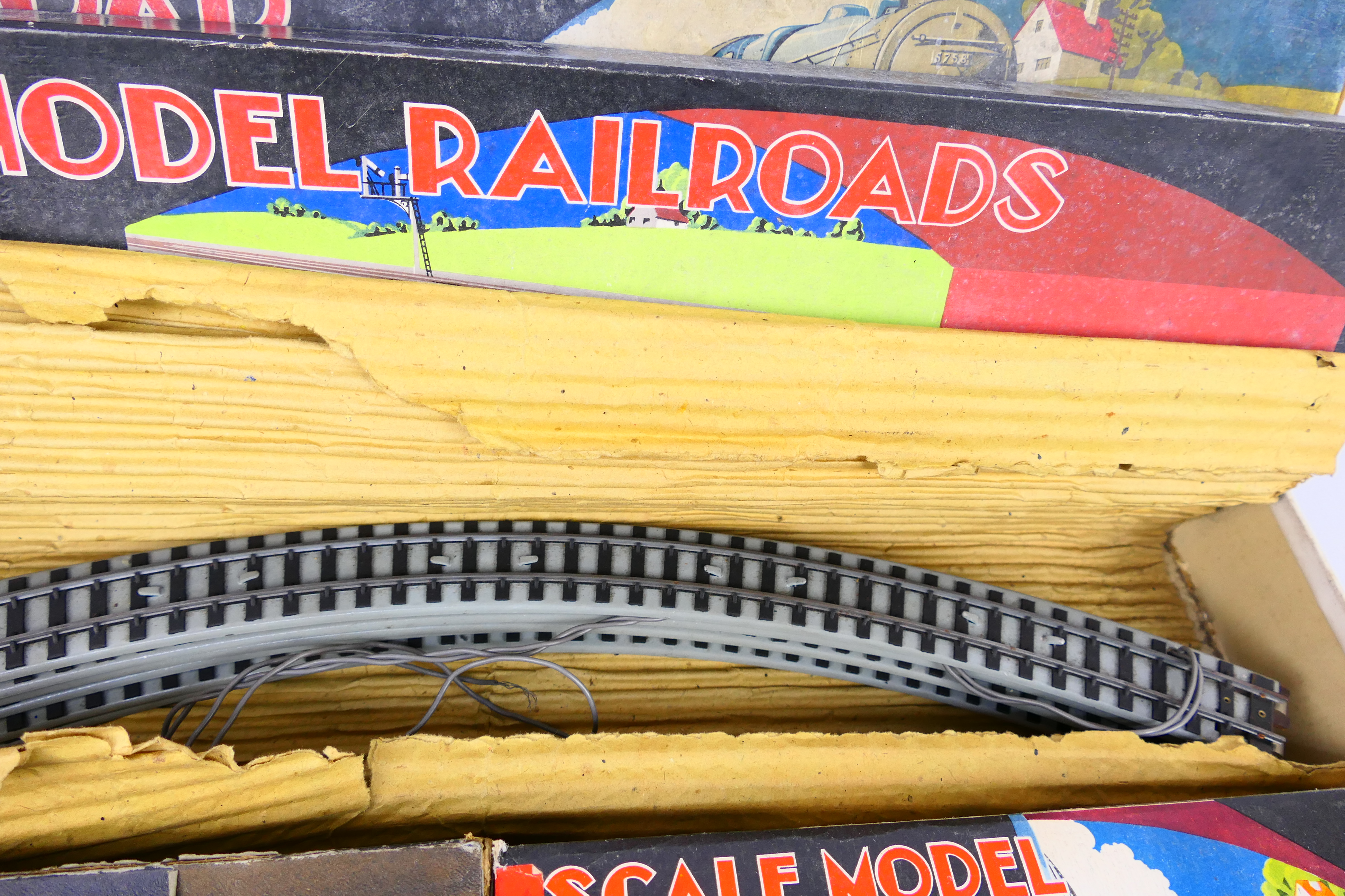 Graham Farish - A boxed vintage Graham Farish OO gauge electric train set with locomotive and - Image 5 of 18