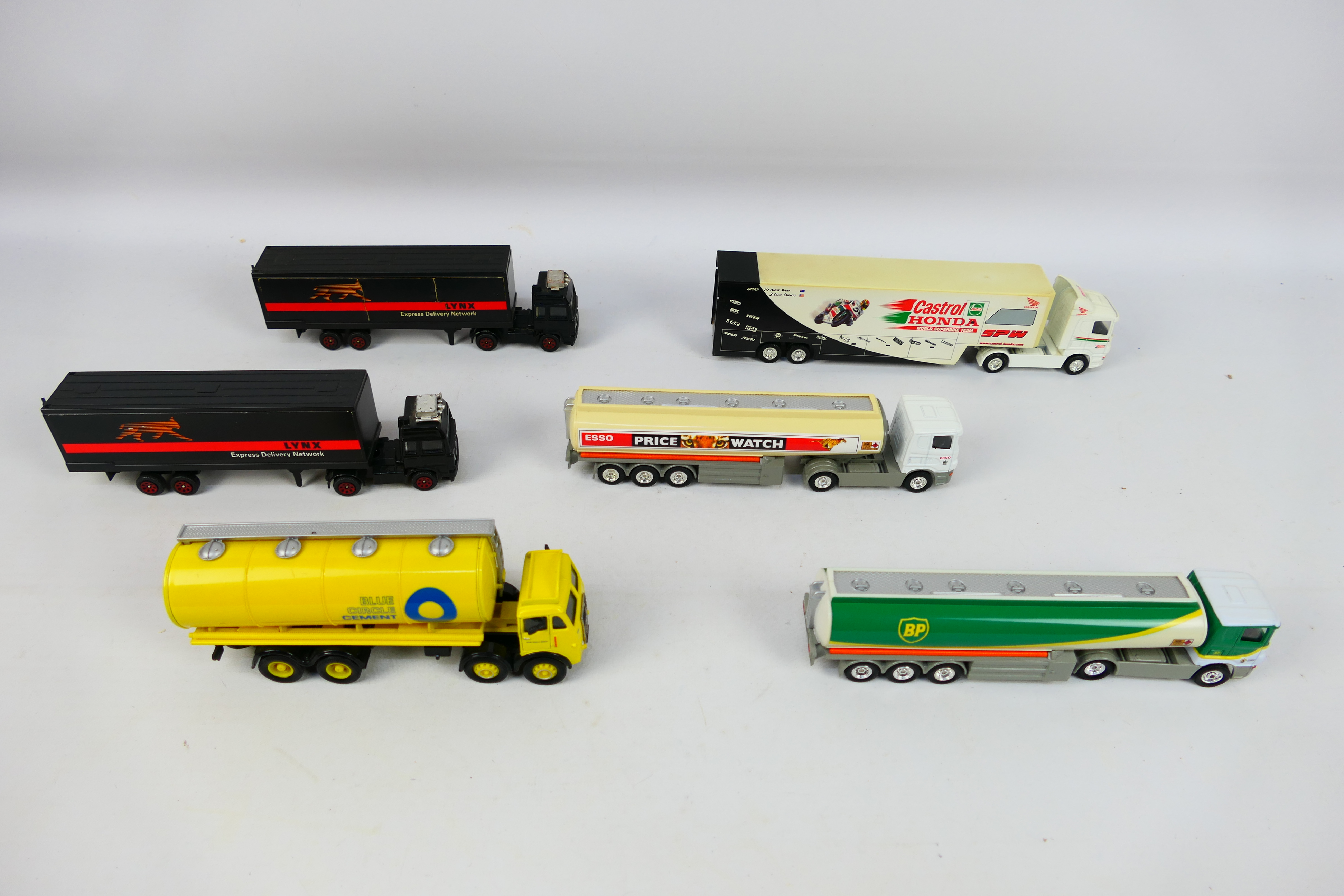 Corgi - An assortment of six unboxed Corgi Lorries and Tankers comprising of a Blue Circle Cement - Bild 2 aus 12