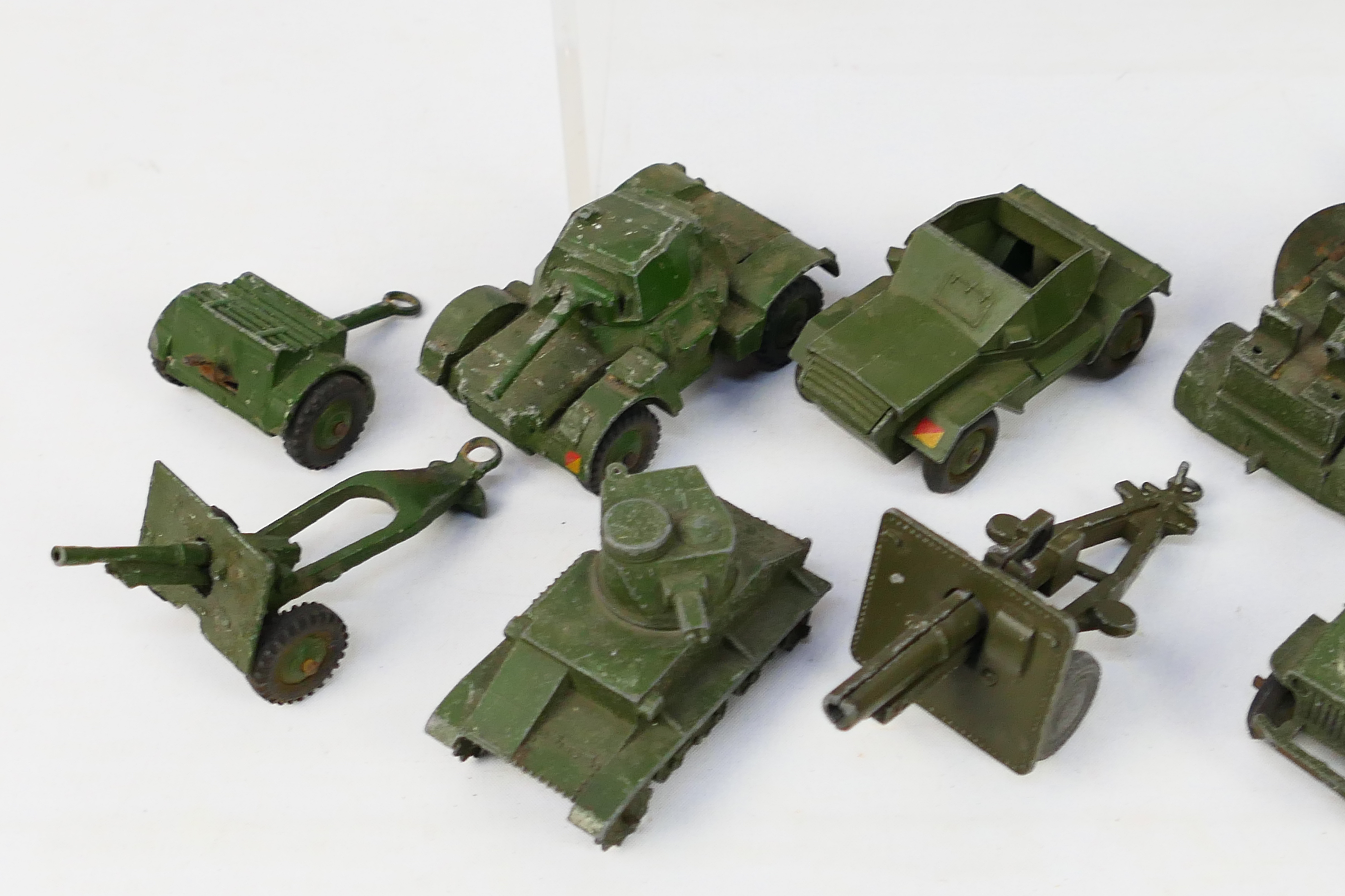 Dinky - A group of unboxed military vehicles including medium artillery tractor # 689, - Image 2 of 4