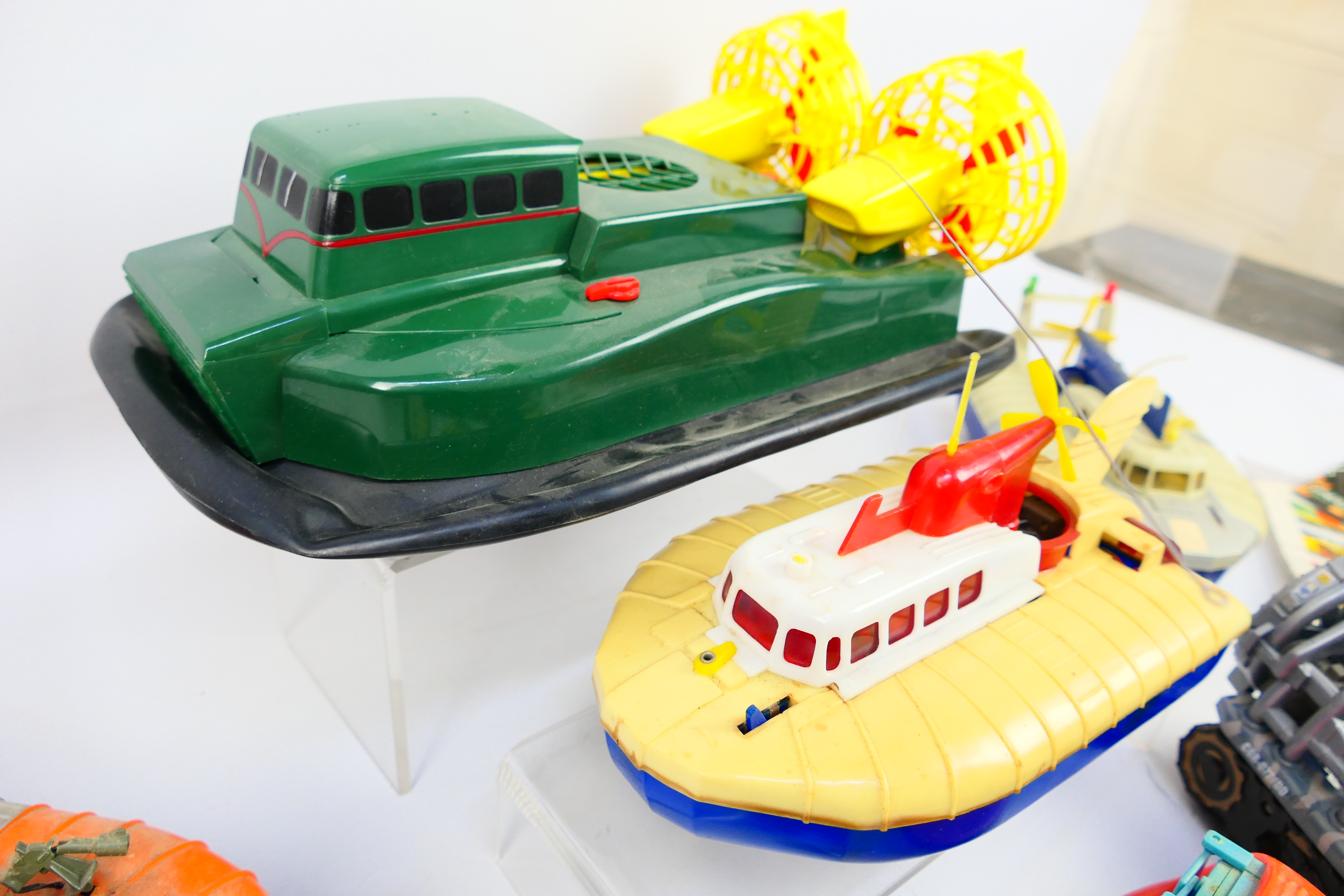 Hasbro - Marx - Other - A collection of unboxed hovercraft toys including a G.I. - Image 7 of 8