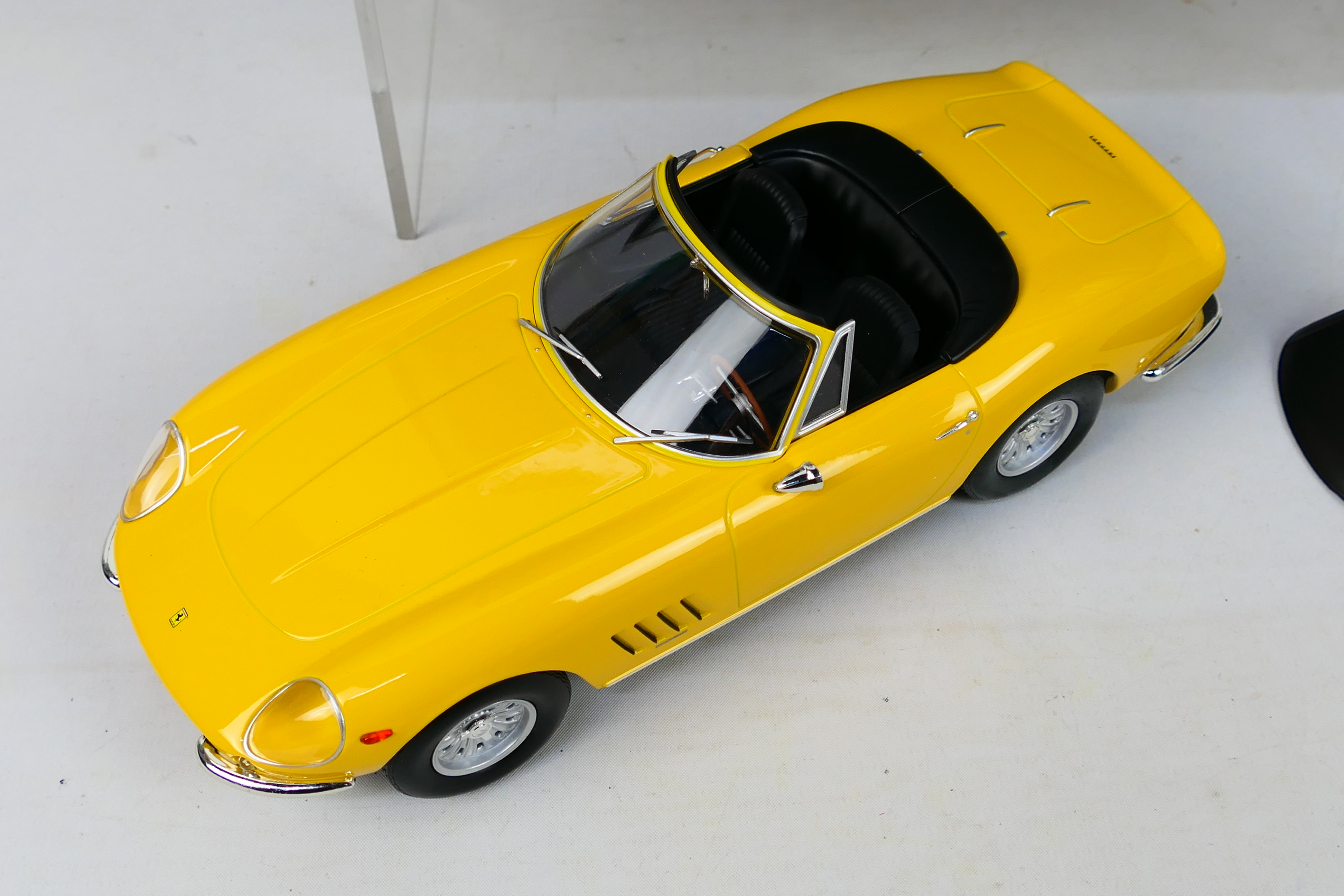 KK Scale - A boxed KK Scale Limited Edition #KKDC180232 1:18 scale Ferrari 275 /4 NART Spyder 1967. - Image 3 of 8