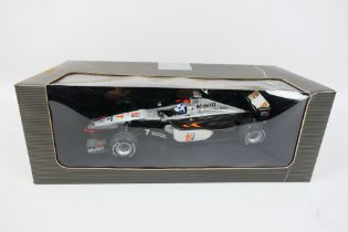 Minichamps - A boxed 1:18 scale Minichamps B6 6960220 diecast McLaren Mercedes F1 Racing Car,
