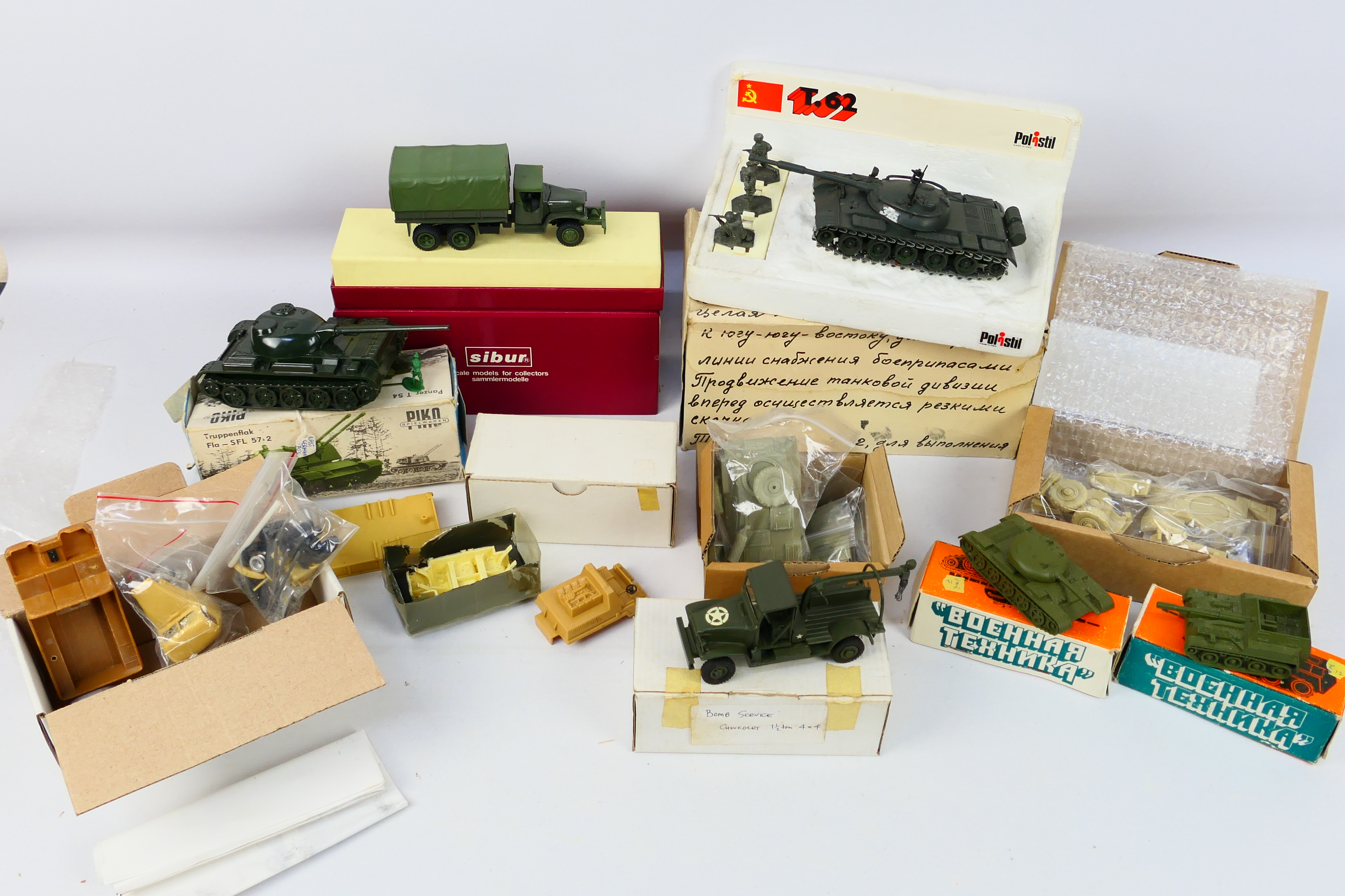 Polistil - Sibur - Piko - Proto - A group of military vehicles including Polistil T.