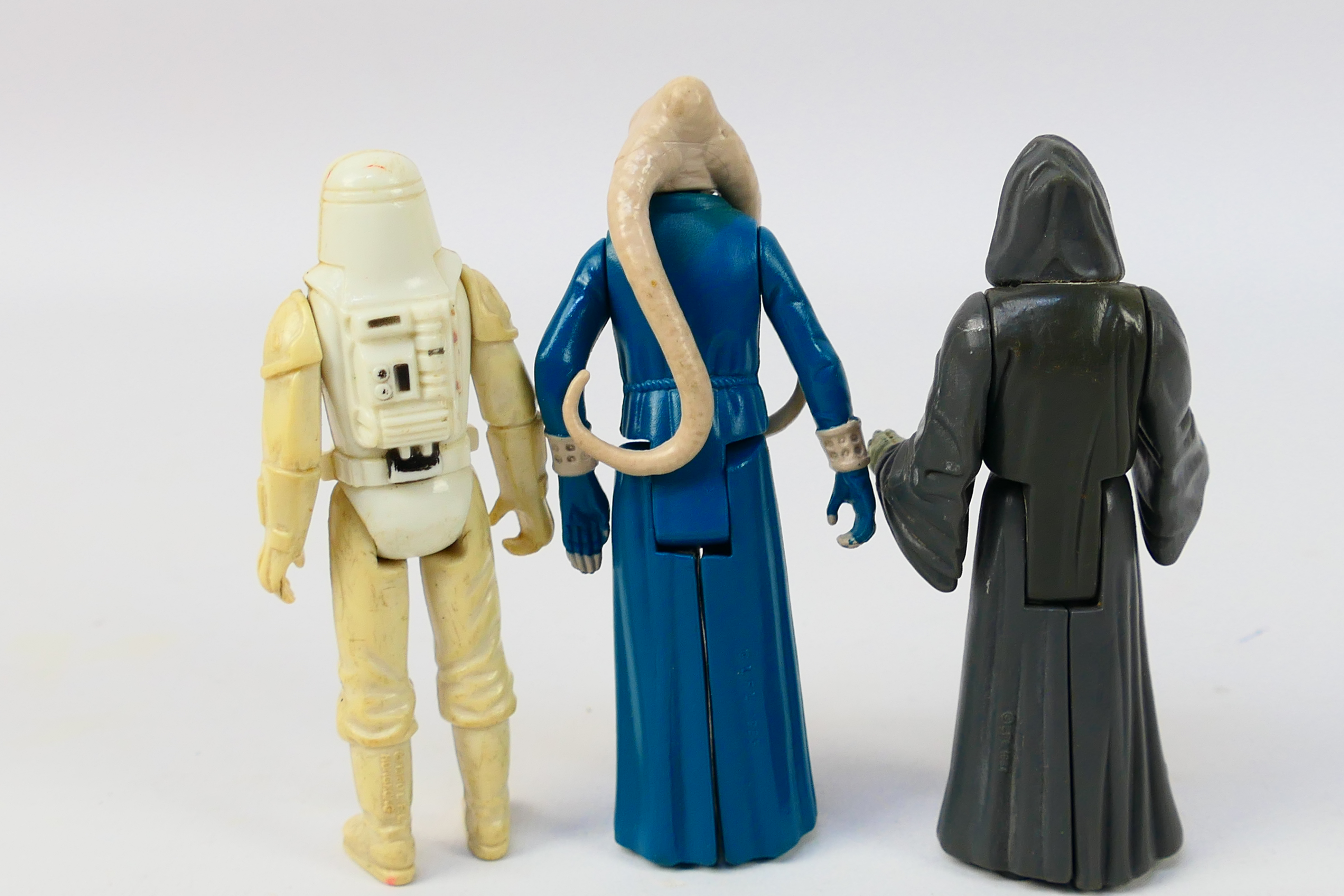 Kenner - Star Wars - A set of three vintage Star Wars action figures comprising of a Snowtrooper - Image 5 of 8