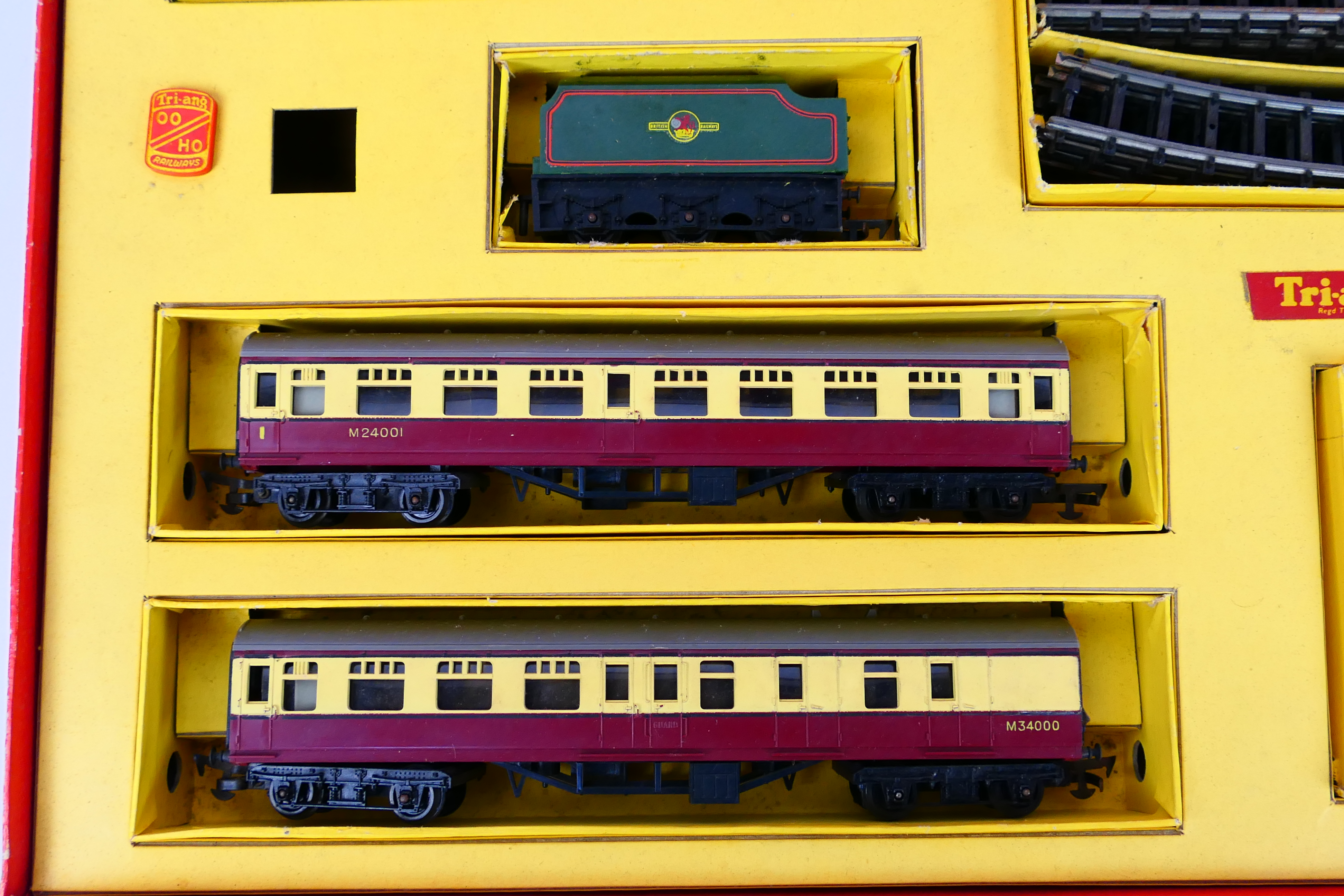 Tri-ang - Hornby Dublo - A boxed OO gauge train set with Princess Elizabeth locomotive and 2 x - Image 6 of 8