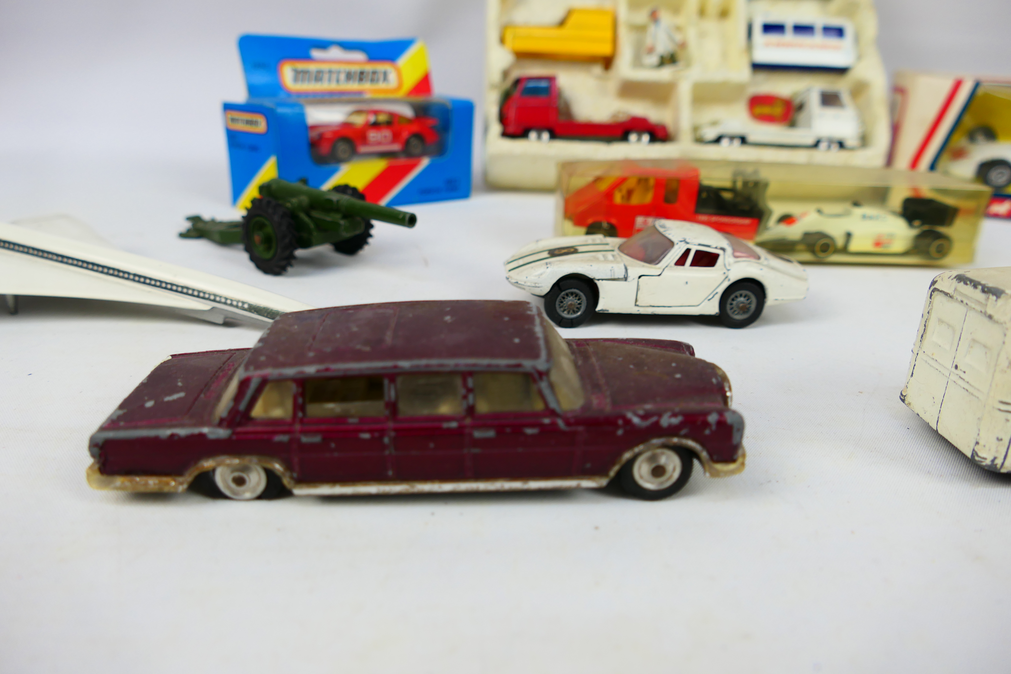 Dinky - Matchbox - Corgi - A collection of diecast model vehicle comprising of a boxed Corgi - Image 5 of 14