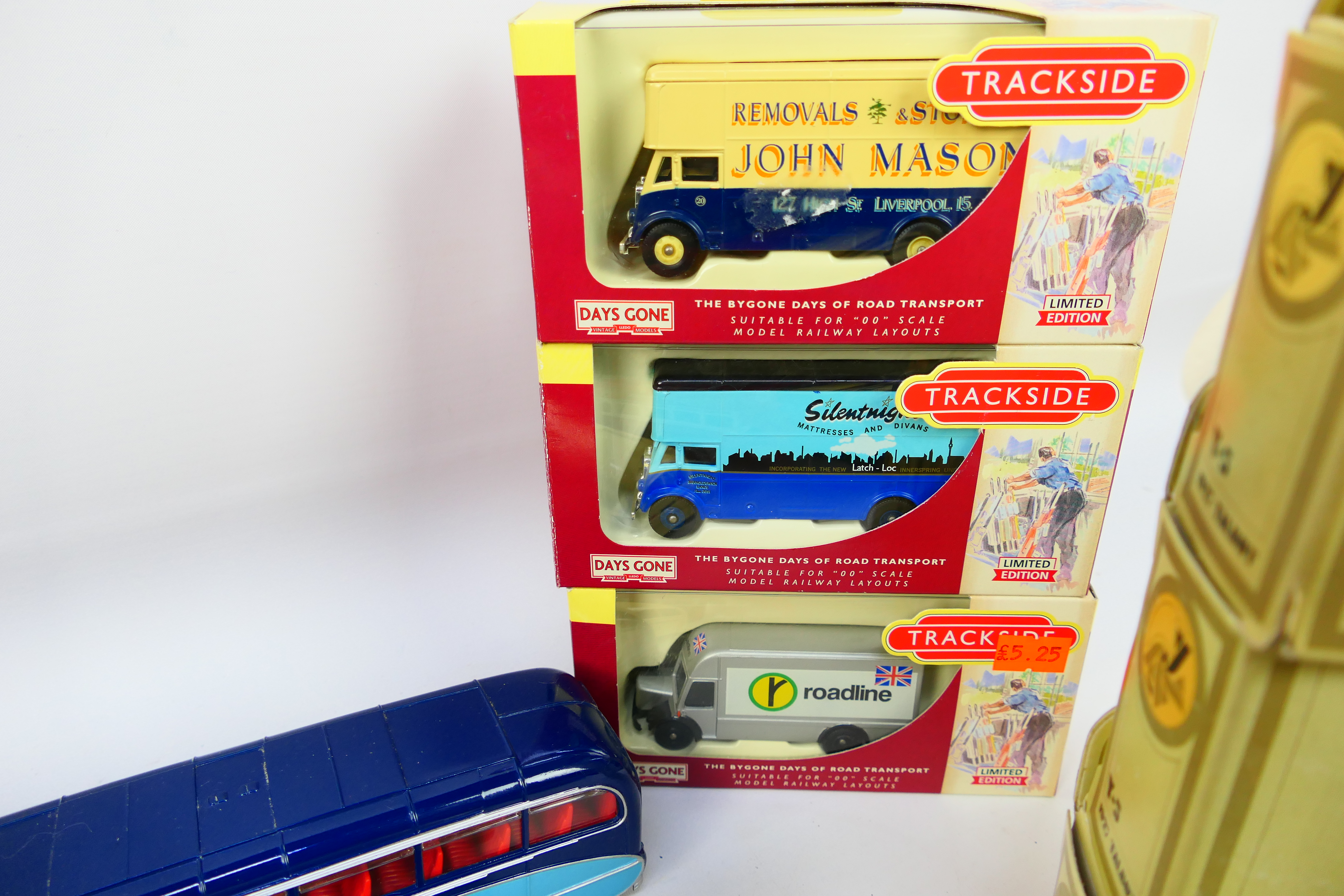 Corgi - Lledo- - A Collection of unboxed Corgi busses and in excellent condition and an assortment - Image 14 of 18