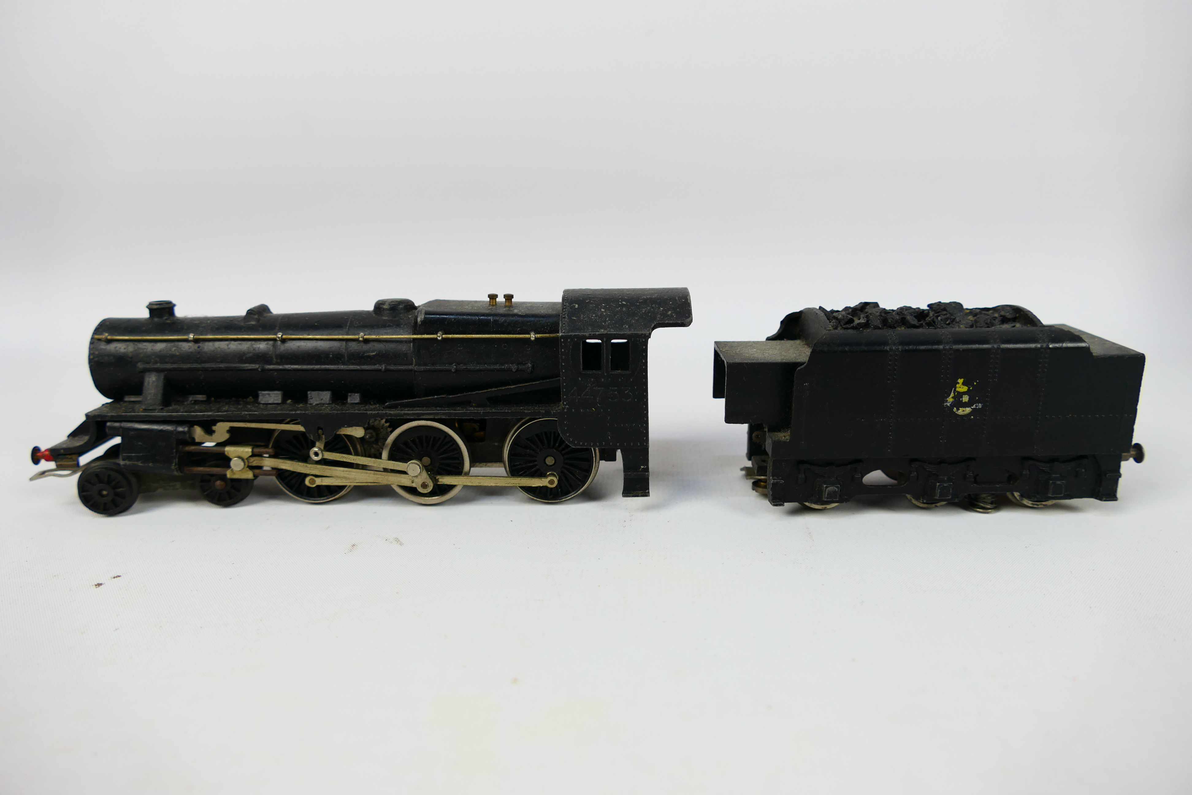 Graham Farish - A boxed vintage Graham Farish OO gauge electric train set with locomotive and - Image 9 of 18