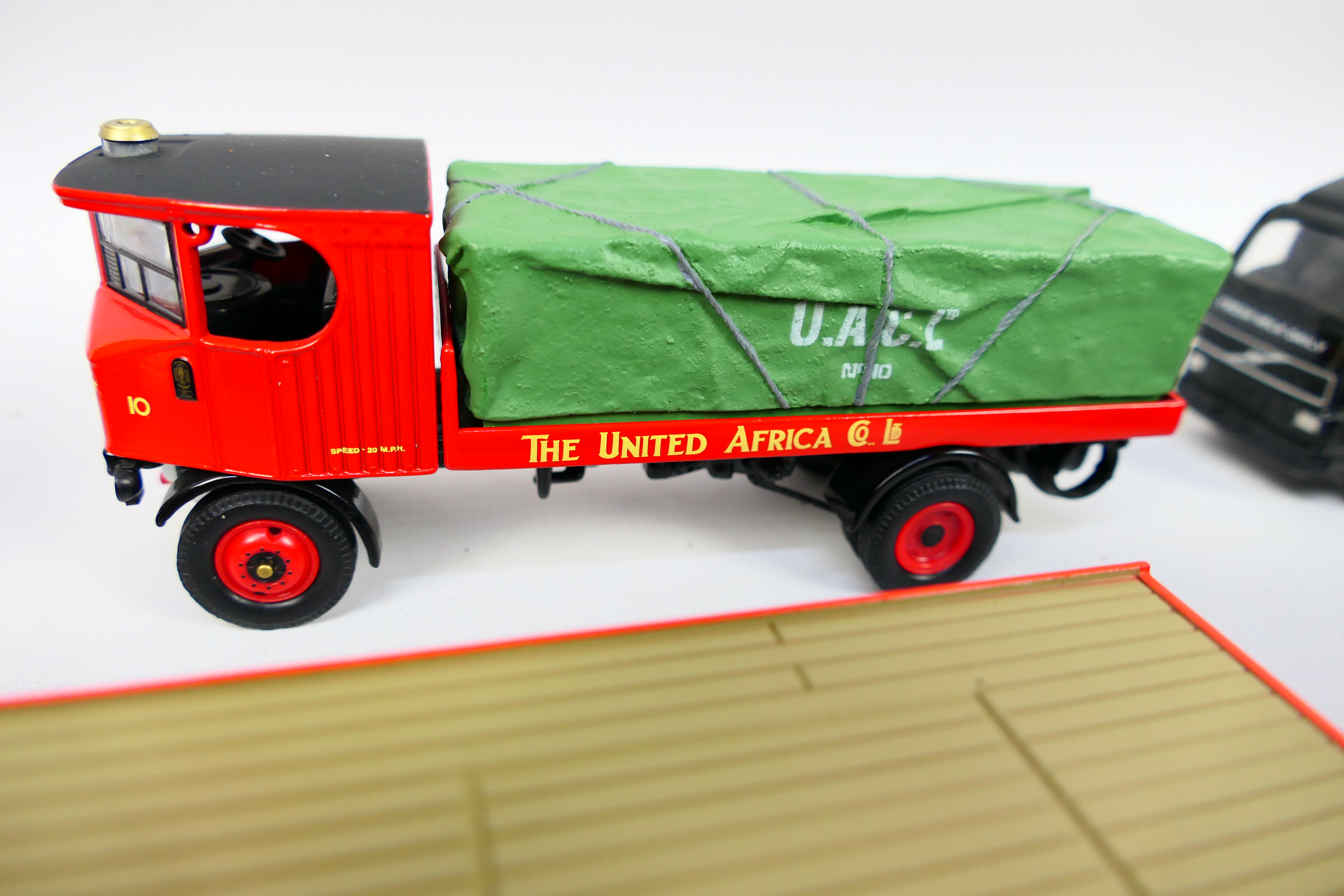 Corgi - An assortment of nine unboxed Diecast Corgi Flatbed wagon and vans comprising of a Wynn's - Image 6 of 20