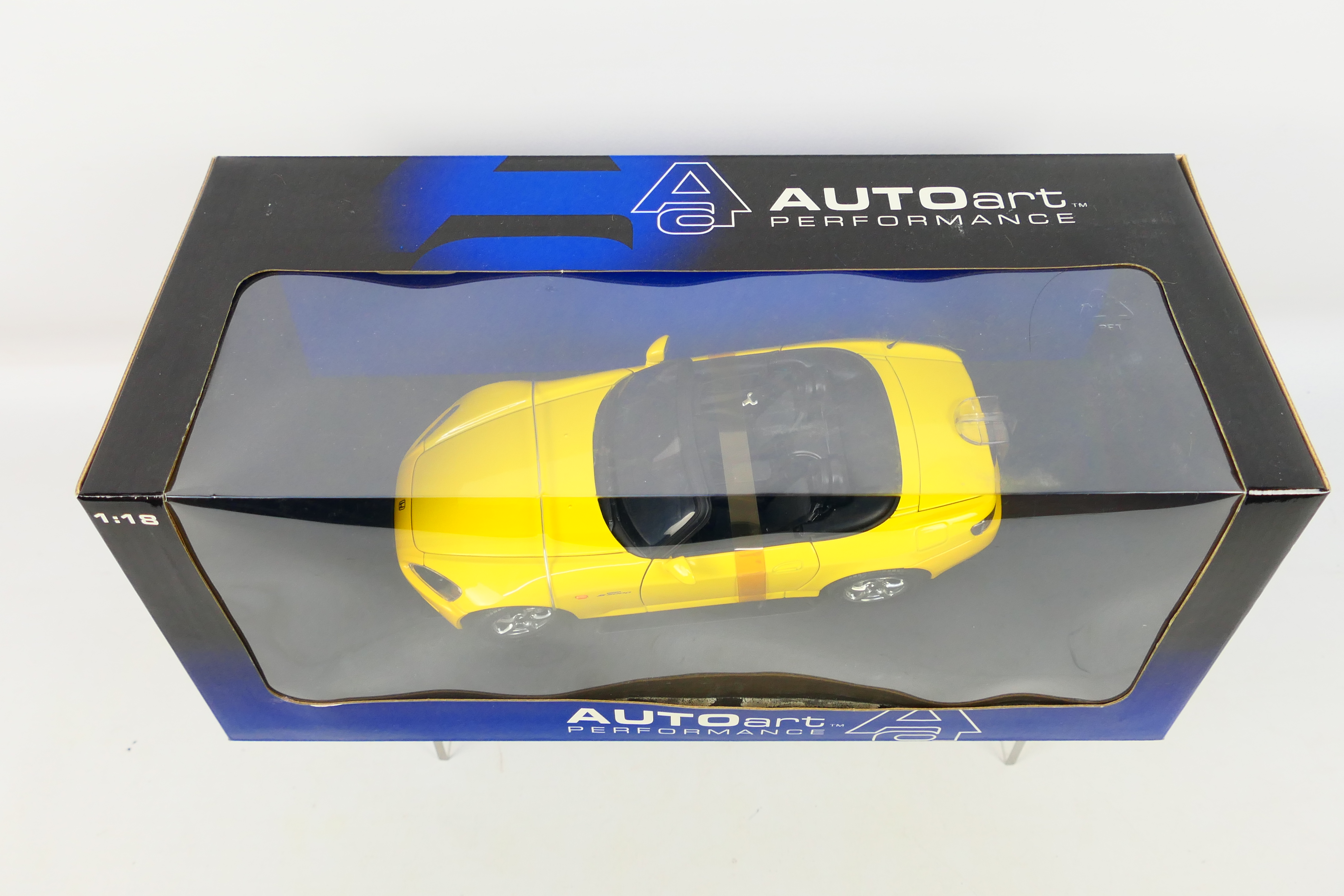Auto Art - A boxed 1:18 scale Auo Art #727644 Honda S2000. - Image 3 of 3