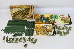 Airfix - 4 x boxed and 1 x unboxed sets in 1:32 scale including Australian Infantry, Afrika Korps,