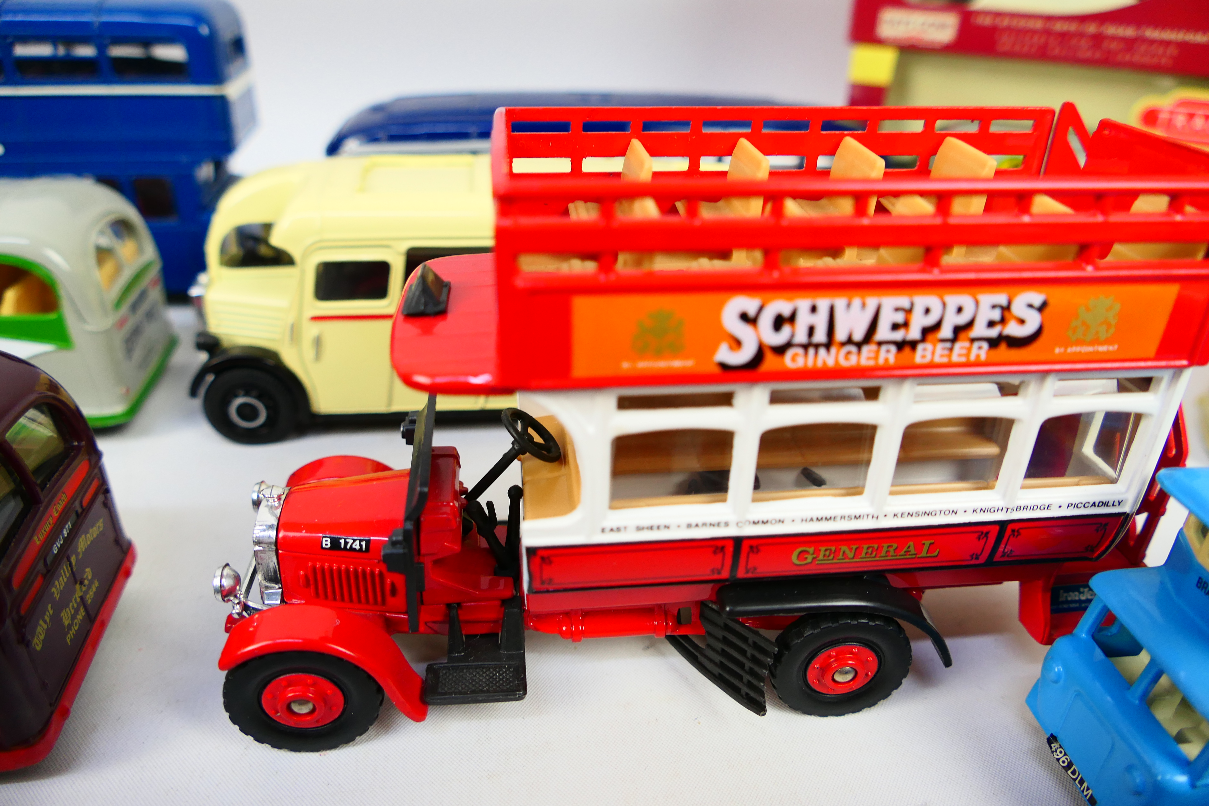 Corgi - Lledo- - A Collection of unboxed Corgi busses and in excellent condition and an assortment - Image 8 of 18