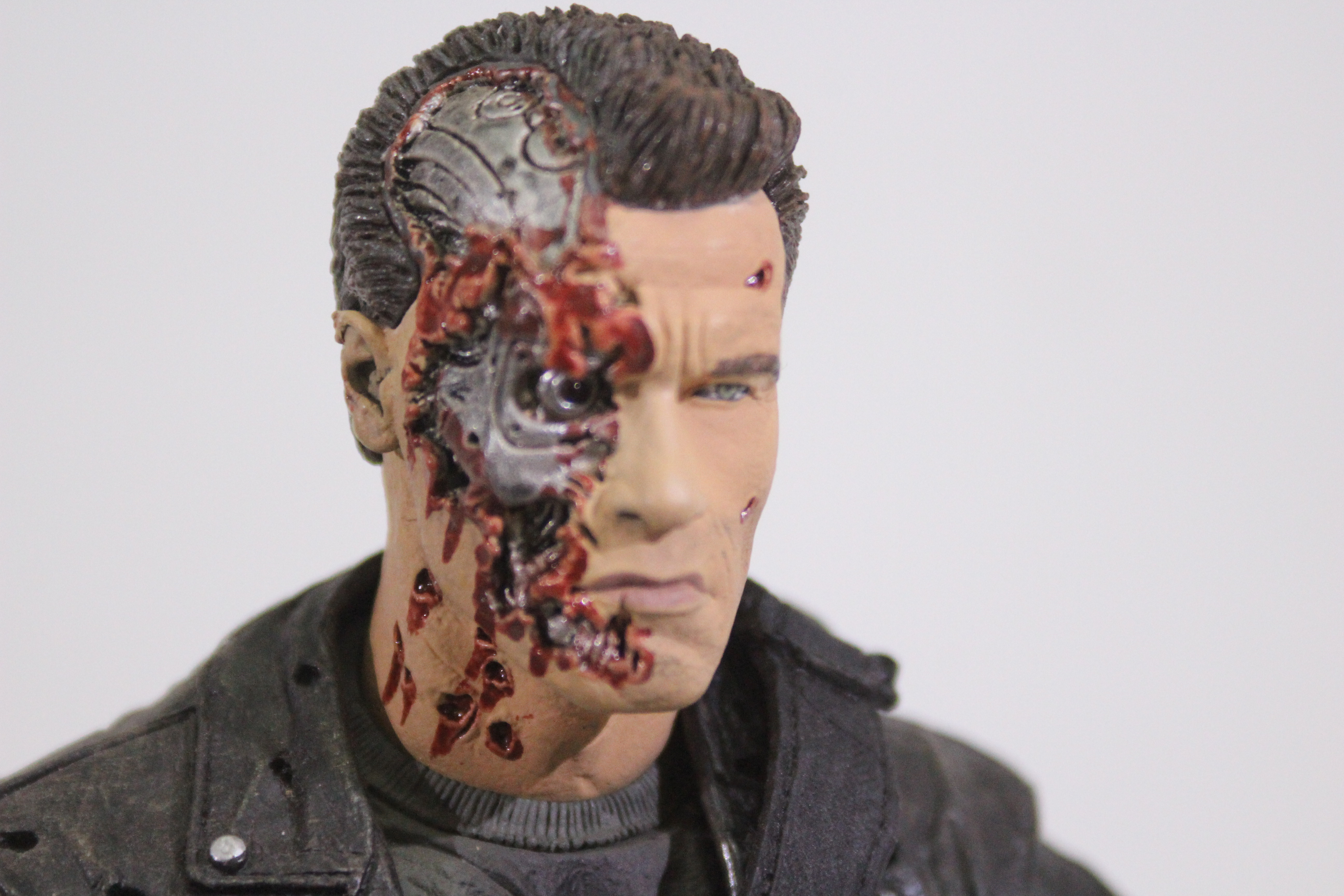 NECA - A Terminator Judgment Day Series 2 T-800 Action Figure [Final Battle]. - Image 5 of 10