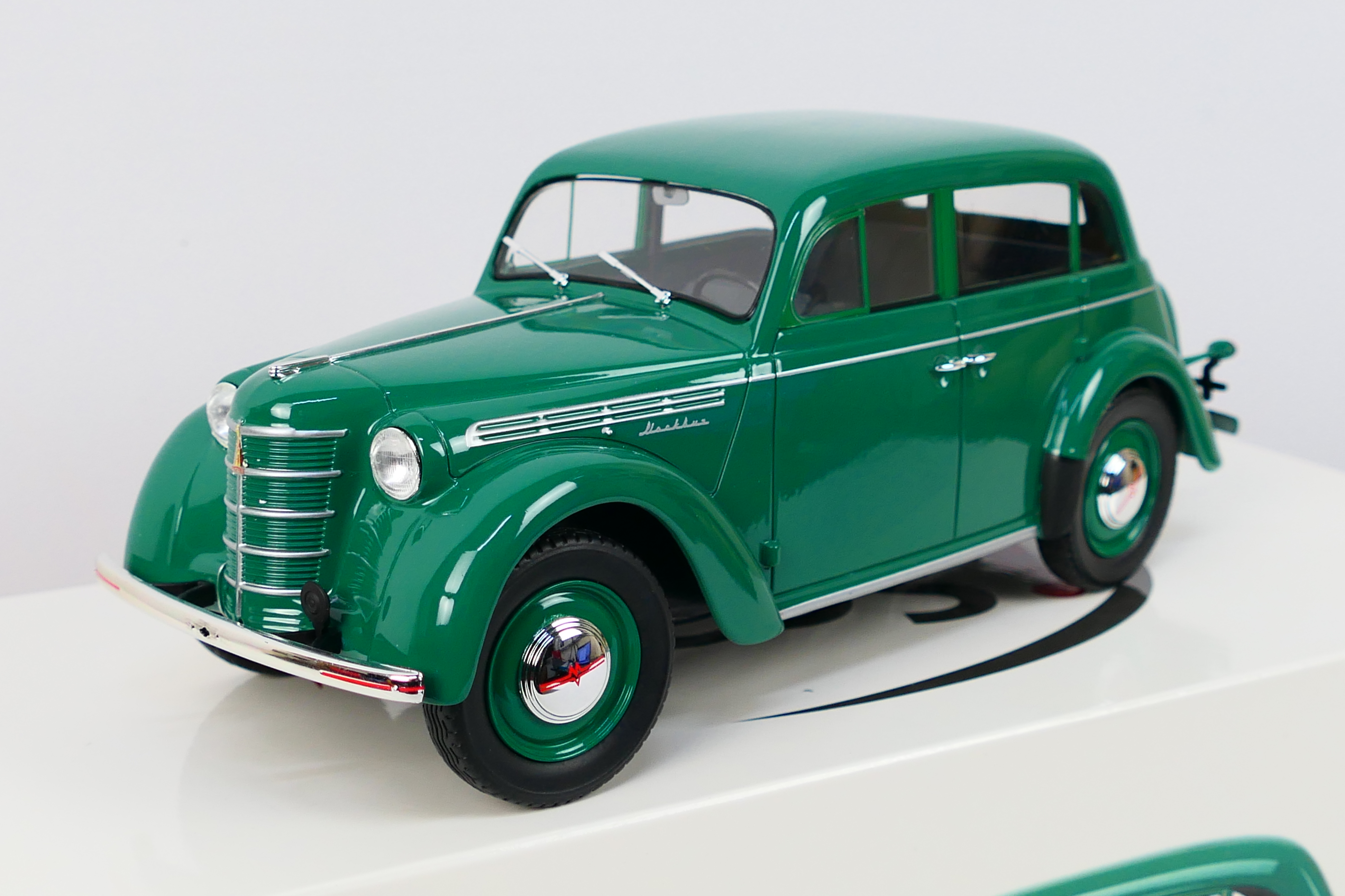 i-Scale - A boxed 1:18 scale i-Scale Moskvich 400. - Image 2 of 6