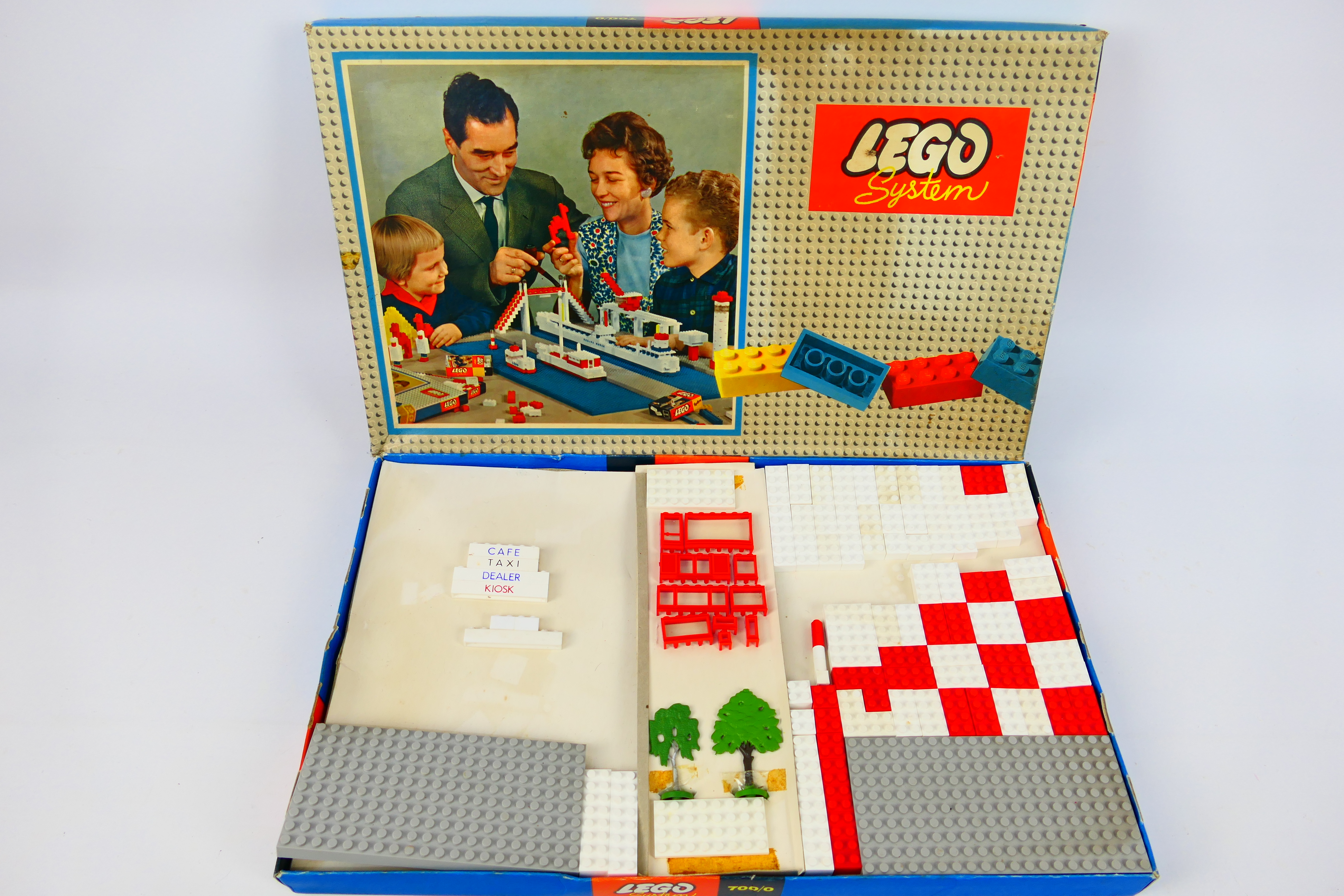 Lego - A boxed 1959 Lego System 700/0 set.