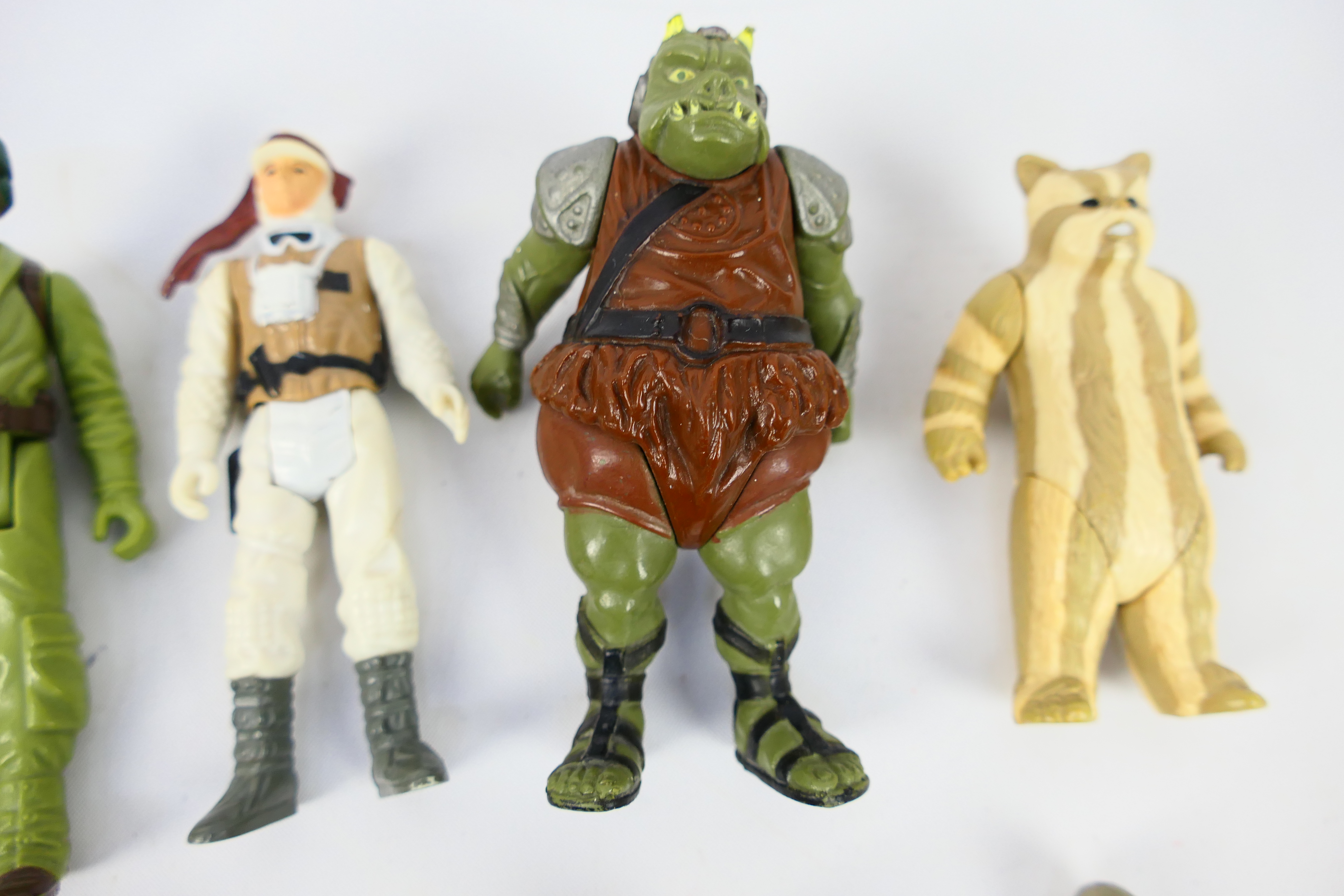 Kenner - Star Wars - A Collection of twelve Vintage Star Wars Figures from 1983 comprising of Endor - Image 3 of 9